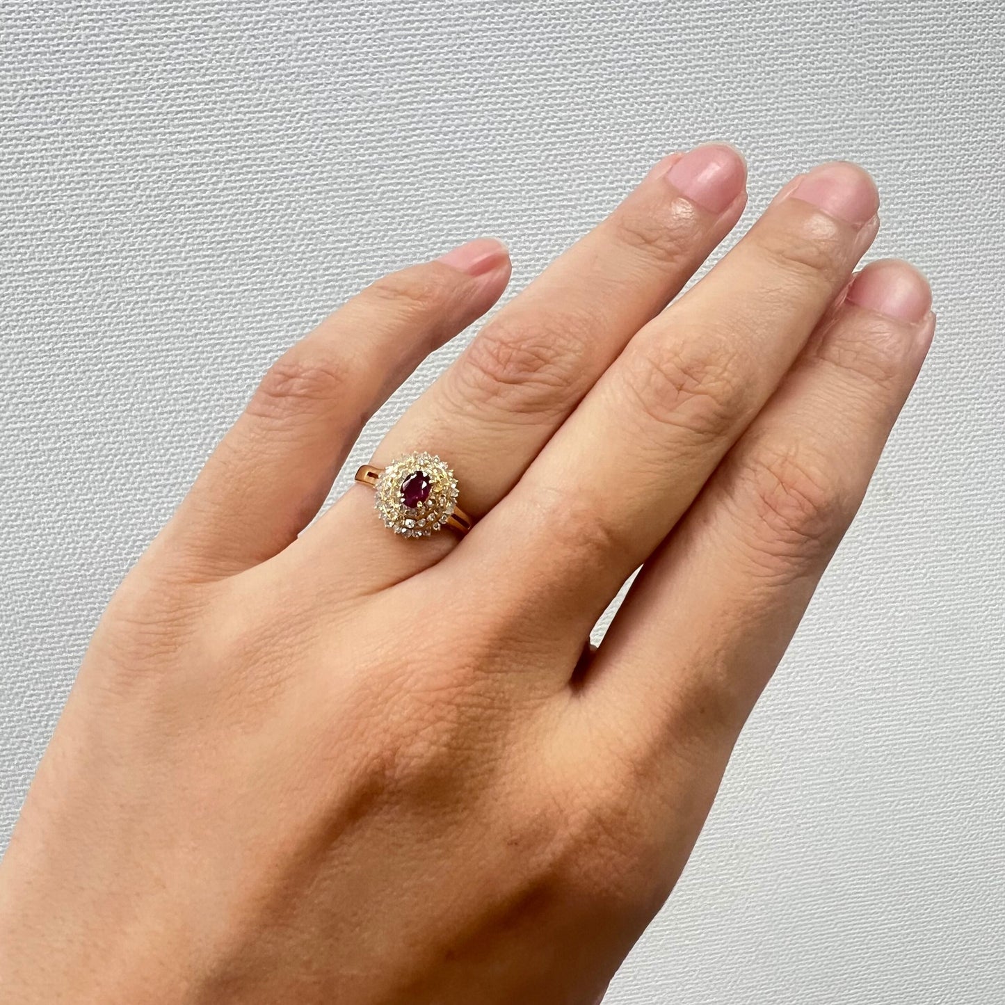 K18 ルビー0.20ct ダイヤモンド0.30ct リング|二重のハローが囲むクラシックなクラスターデザイン MOR00709