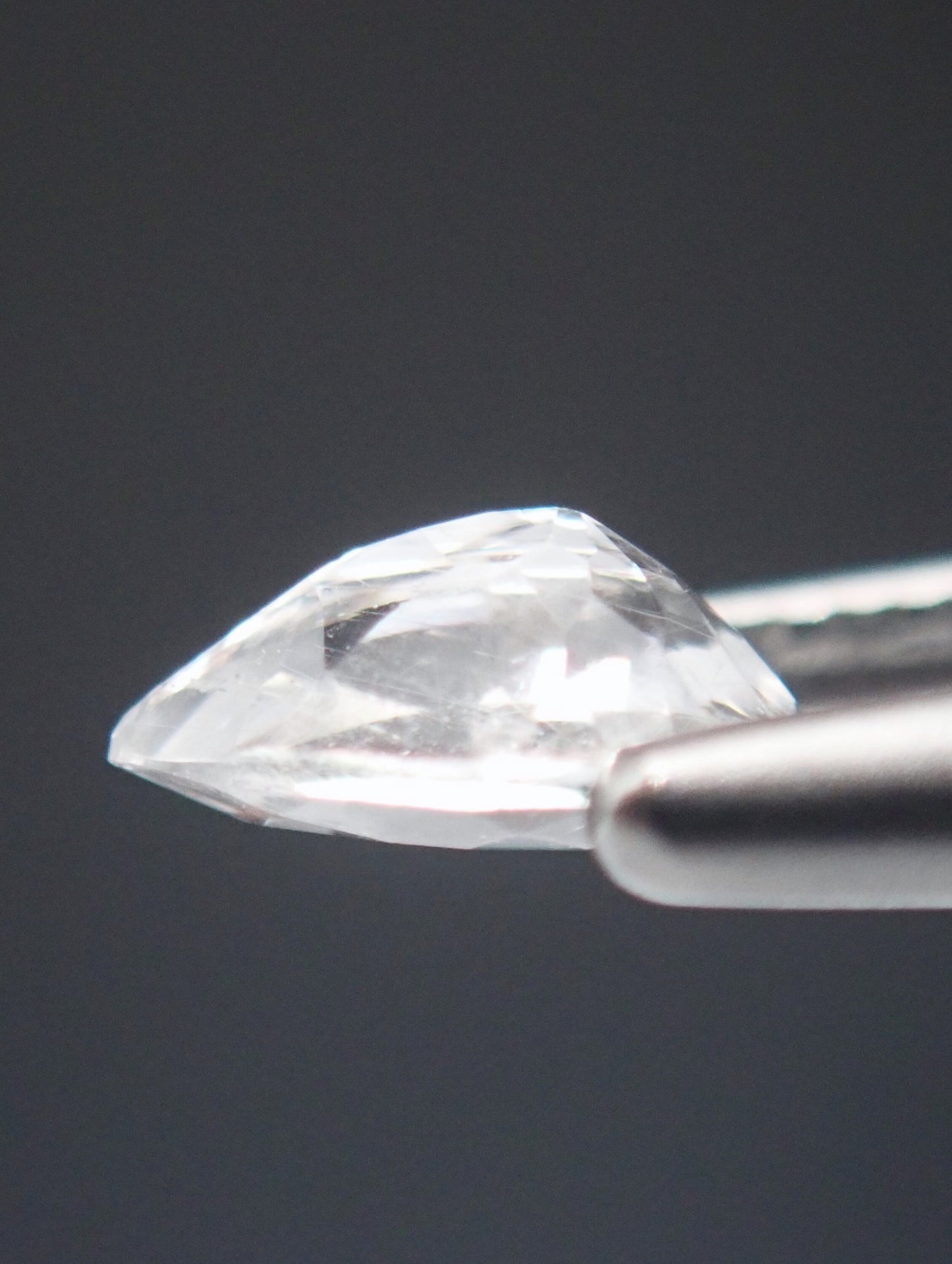 フェナカイト 0.21ct ルース ペアシェイプ 5枚目