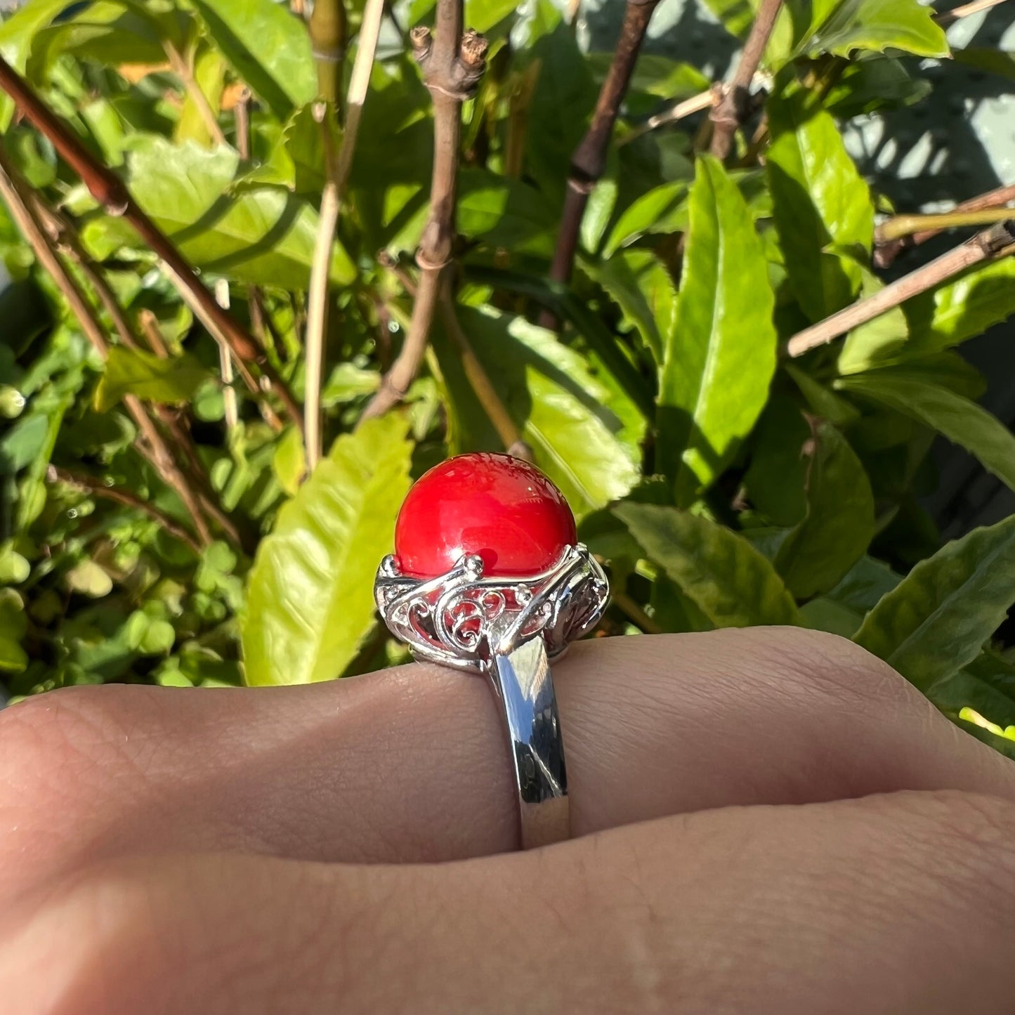 昭和レトロ 昭和ジュエリー ヴィンテージ デラックス デザイン 大粒 赤珊瑚 コーラル 12.1mm Pt900 〜花弁の様な透かし〜 OKR00074