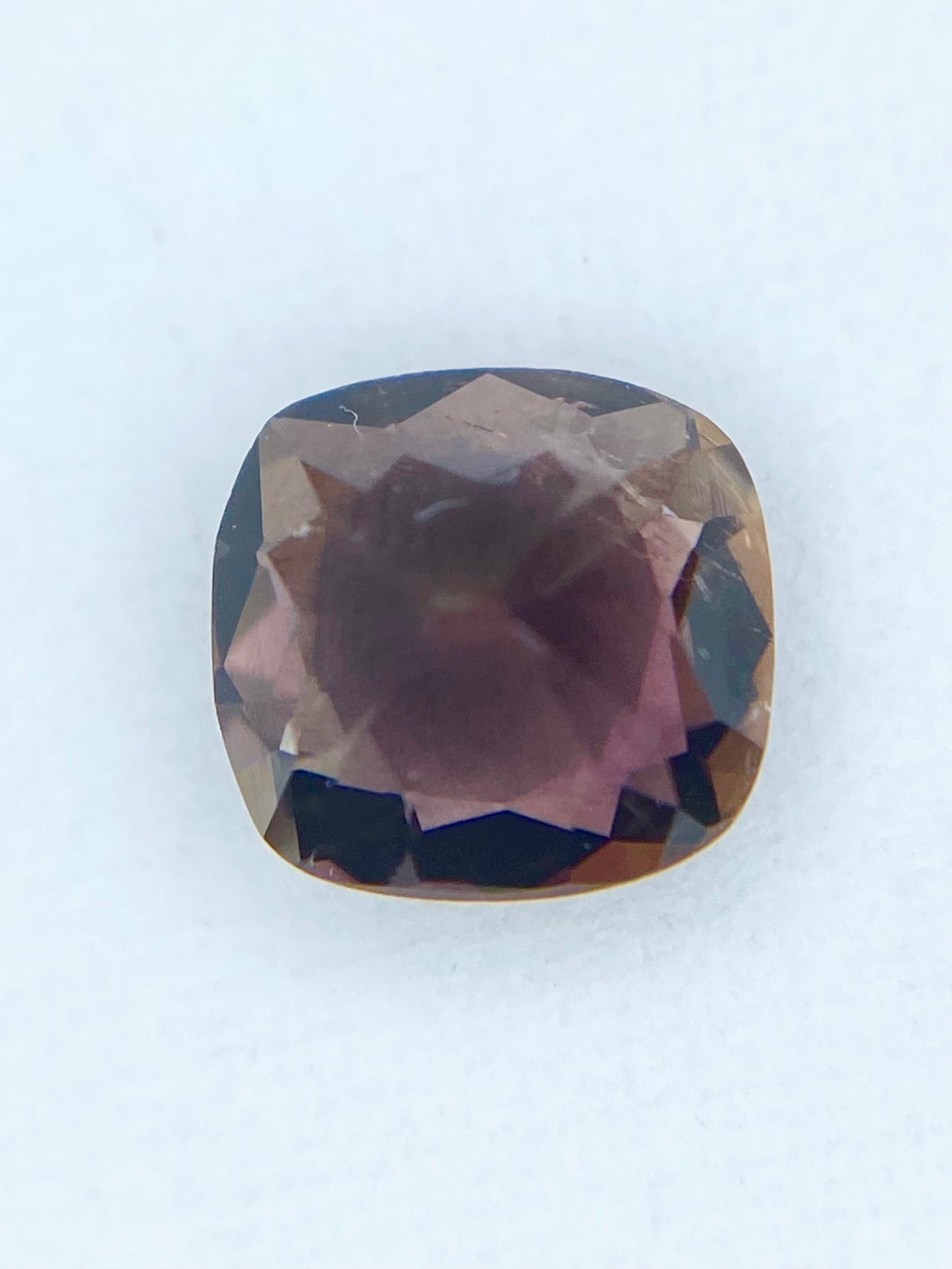 アキシナイト 0.68ct ルース 6枚目