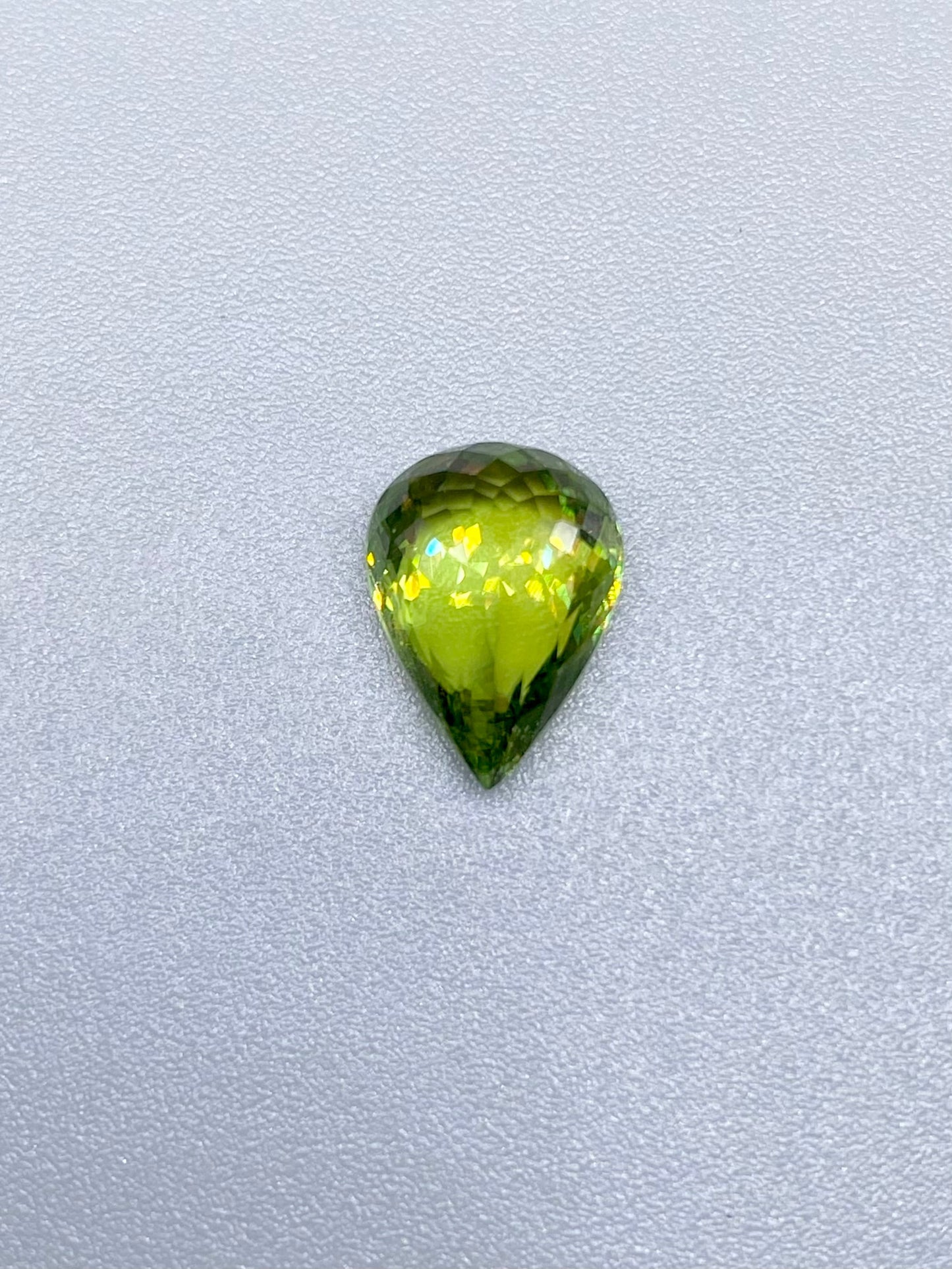 はっきり美しい緑茶系スフェーン 3.29ct ルースペアシェイプ 動画リンク Twitter/Xあり 12枚目