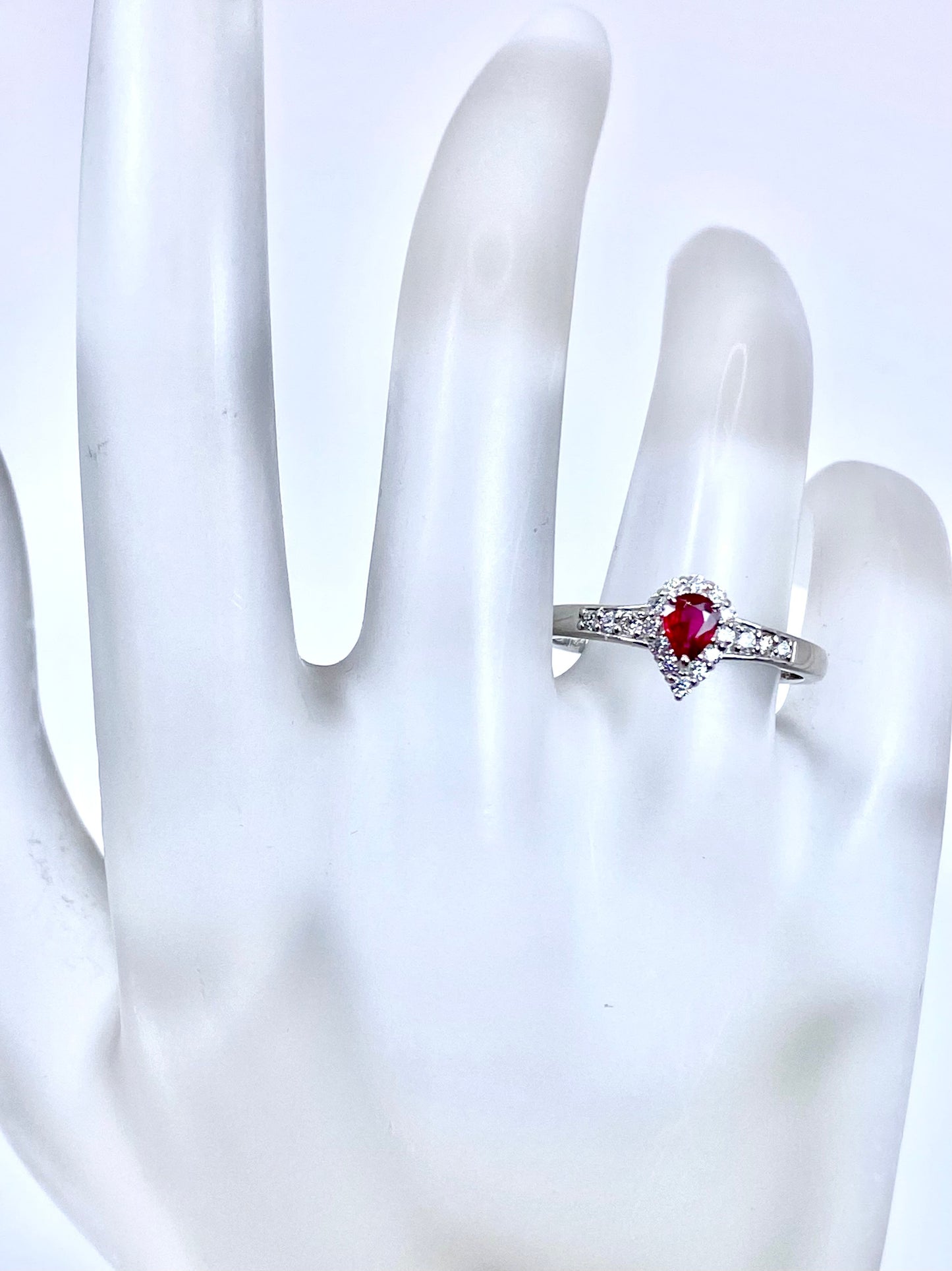 【新品】非加熱ピジョンブラッドルビー 0.21ct / ダイヤモンド 計0.18ct Pt950 リング【新品】【3日以内返品可（※カード/キャリア決済の場合）】