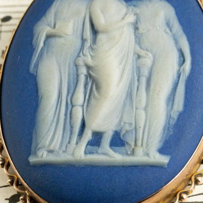 K９イギリス ウエッジウッド wedgwood ヴィンテージ カメオ ブローチ 〜空の青に魅せられて…女神達の語らい〜 MOBR00027