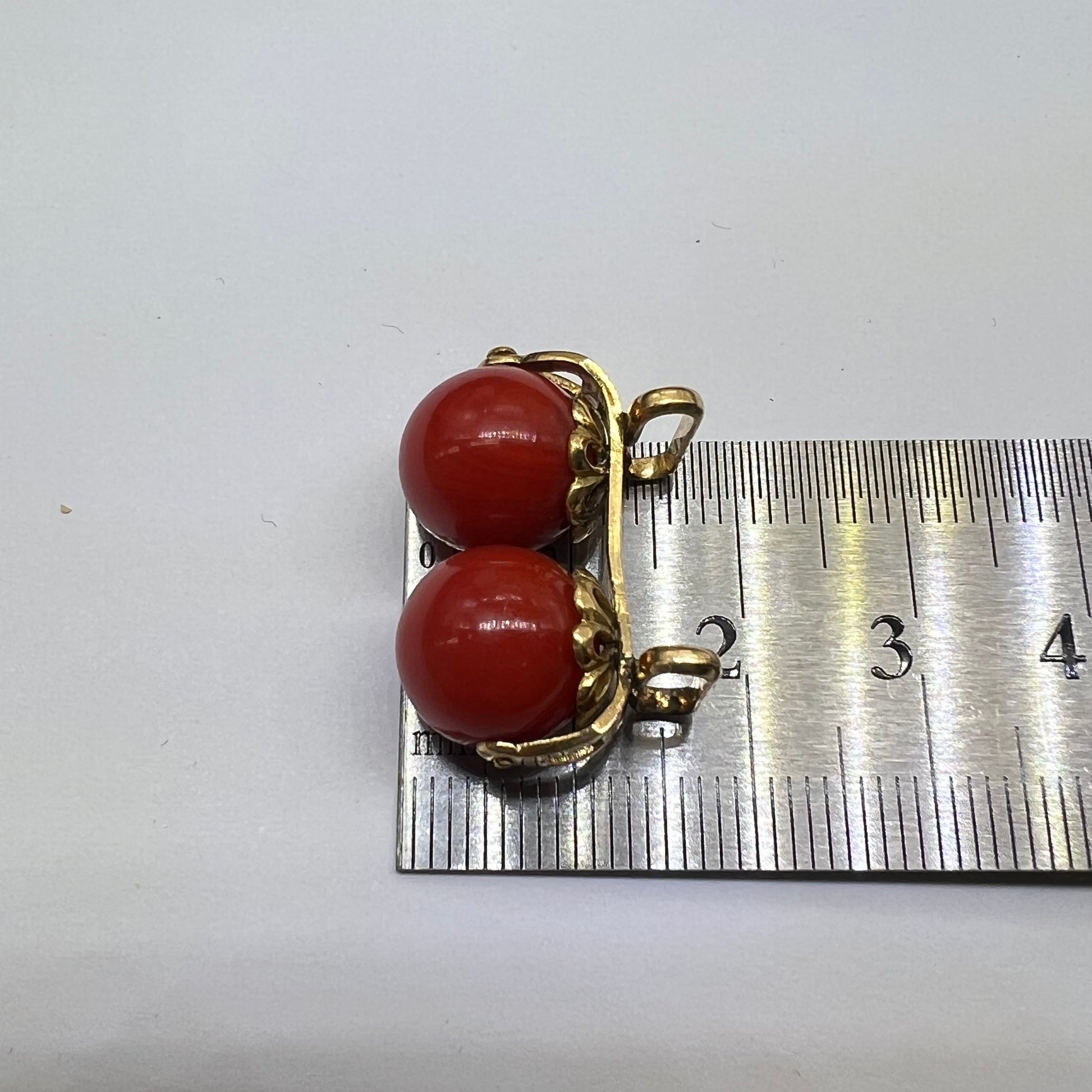 昭和ジュエリー 赤珊瑚 サンゴ 帯留め K18 ヴィンテージ 昭和レトロ コーラル 2珠 和装ジュエリー 帯どめ MOTH00026