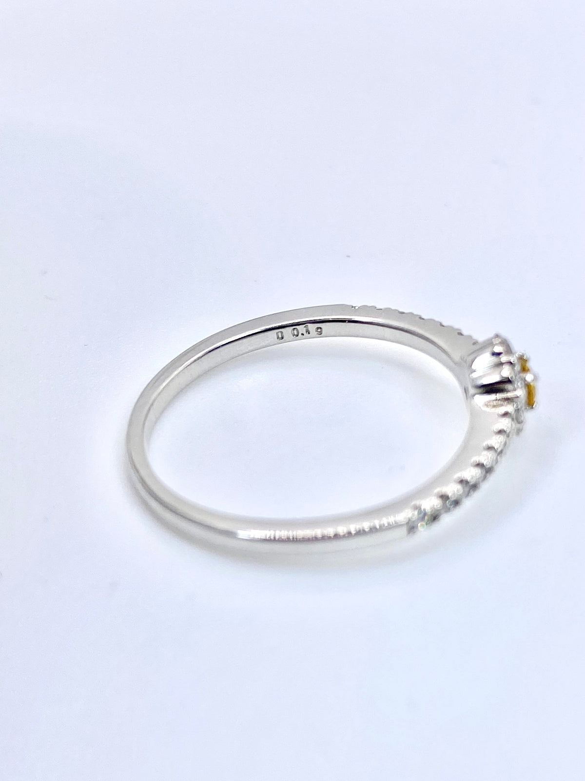 FANCY VIVID YELLOW ダイヤモンド 0.055ct / ダイヤモンド 計0.19ct Pt950 リング 12号【リフレッシュメント(新品仕上げ・補修・洗浄等済)】【3日以内返品可（※カード/キャリア決済の場合）】