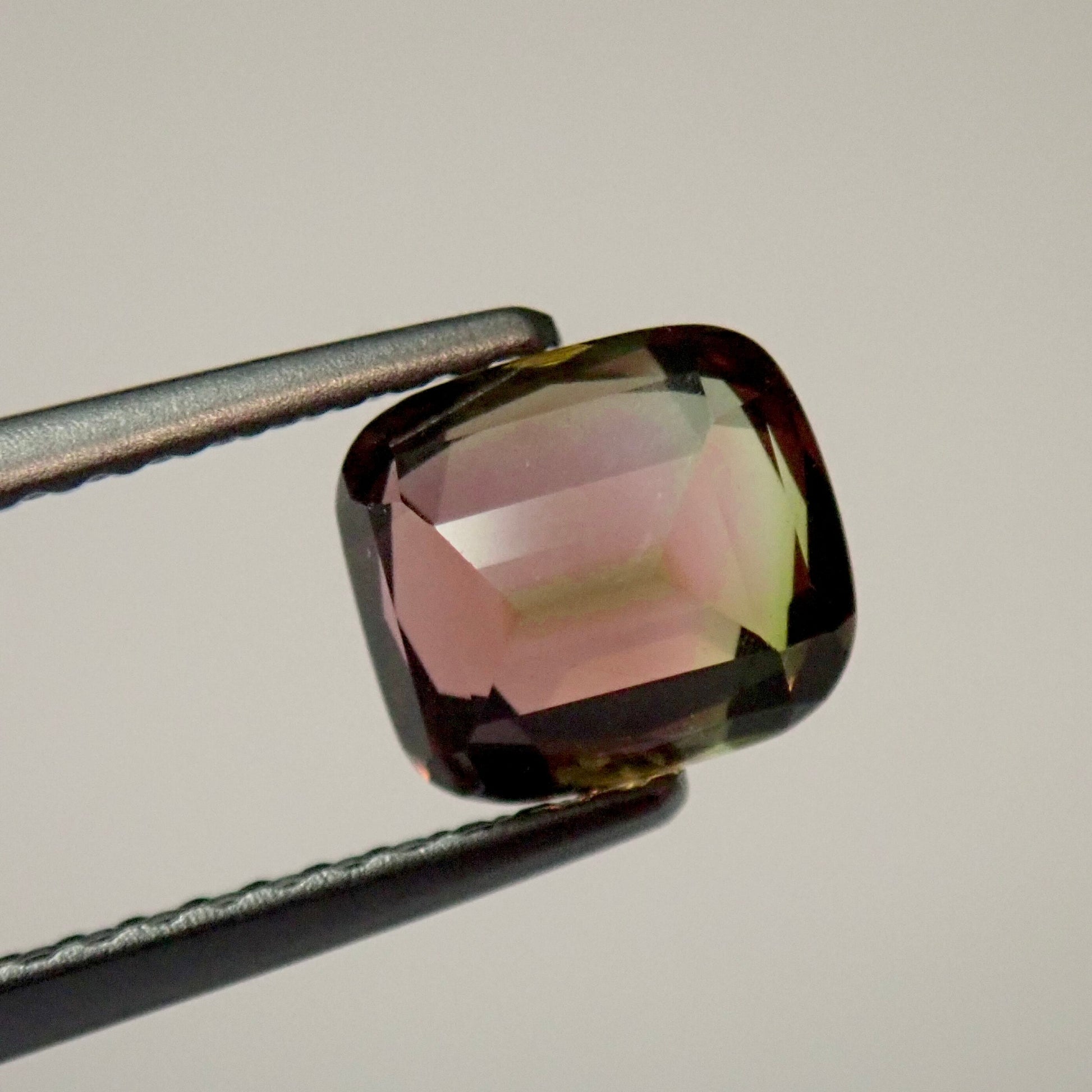落ち着きのあるウォーターメロンカラー トルマリンルース1.15ct 3枚目