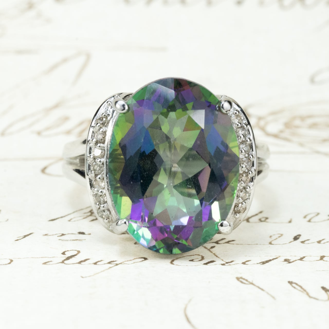 ヴィンテージジュエリー シルバーカラー ホワイトゴールド  K18WG ミスティックトパーズ 11.695ct  ダイヤモンド 0.10ct  OKR00248