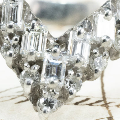 【日本の作品】ヴィンテージ 昭和ジュエリー Pt900 ダイヤモンド 0.7ct V字シェイプ 透かし レトロ デザイン シルバーカラー リング OKR00205