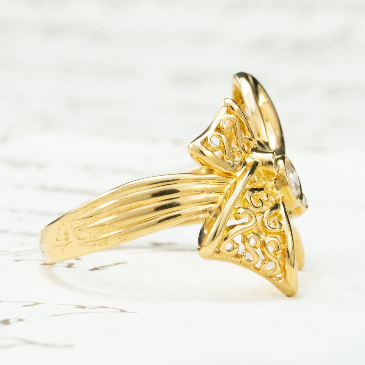 K18 リボンモチーフ ダイヤモンドリング 0.10ct 透かし細工 フィリグリー ダイヤ セット レトロジュエリー 昭和レトロ エレガント  CHR02103