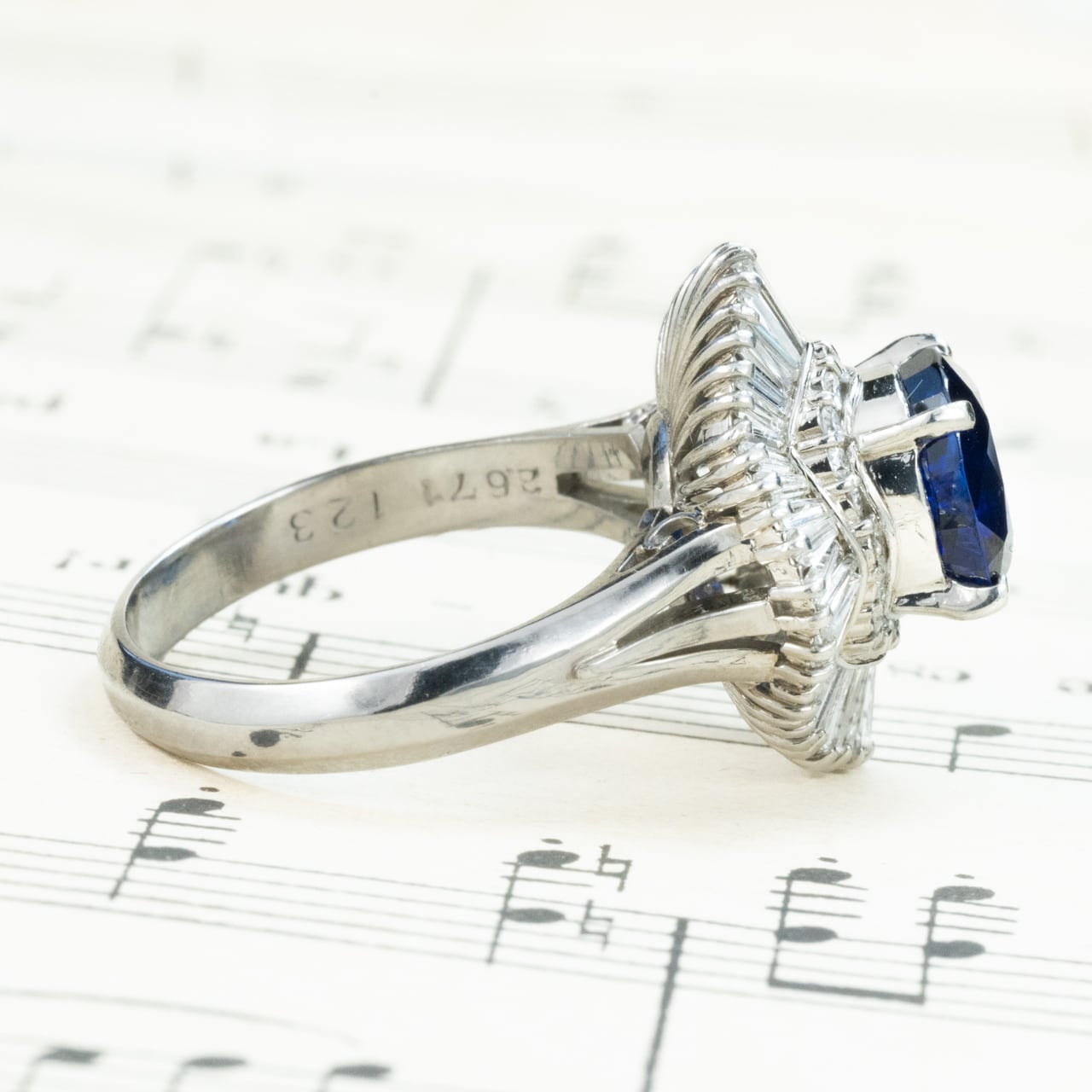 ロイヤルブルーサファイア ダイヤモンド リング Pt900 昭和レトロ ヴィンテージジュエリー 2.671ct D1.23ct サファイヤ 指輪 OKR00193