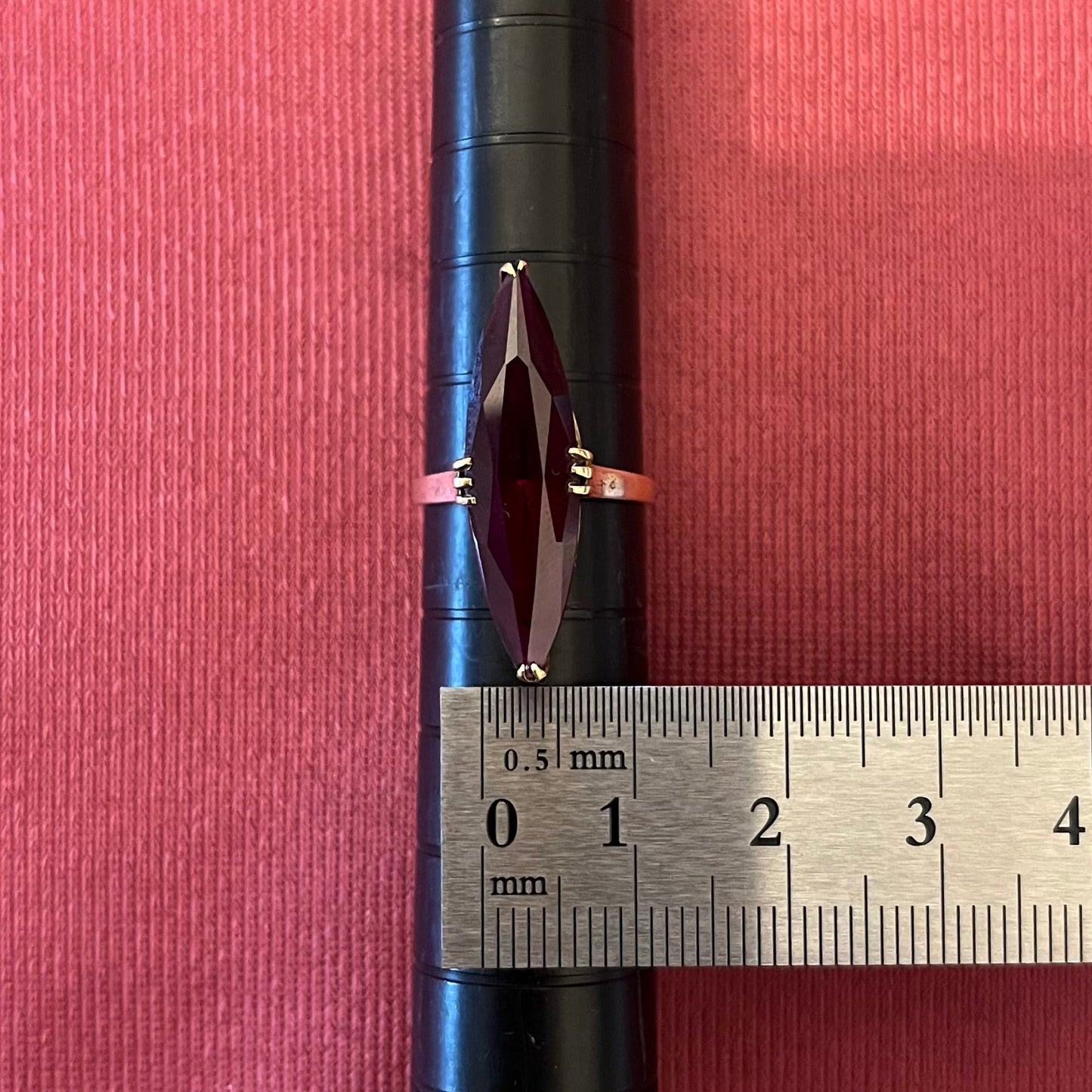 昭和ジュエリー 千本透かし リング K18 ヴィンテージ 昭和レトロ 陽刻 赤紫 合成石 ゴールド 指輪 MOR00549