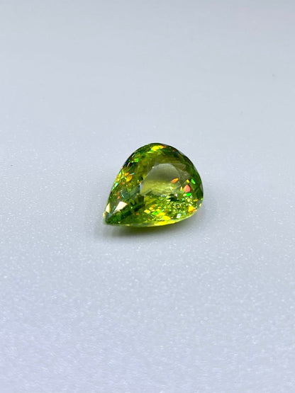 はっきり美しい緑茶系スフェーン 3.29ct ルースペアシェイプ 動画リンク Twitter/Xあり 9枚目