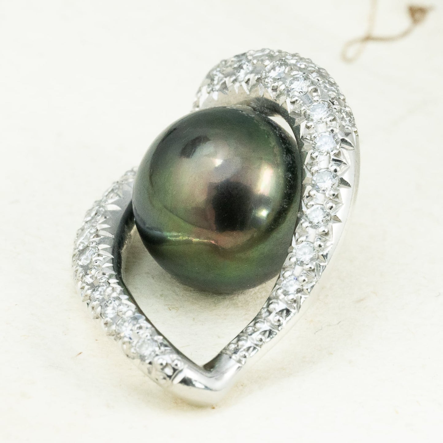 K18WG 黒蝶真珠 ピーコックカラー ダイヤモンド  0.25ct  4.0g 9.0mm珠 MOP00274