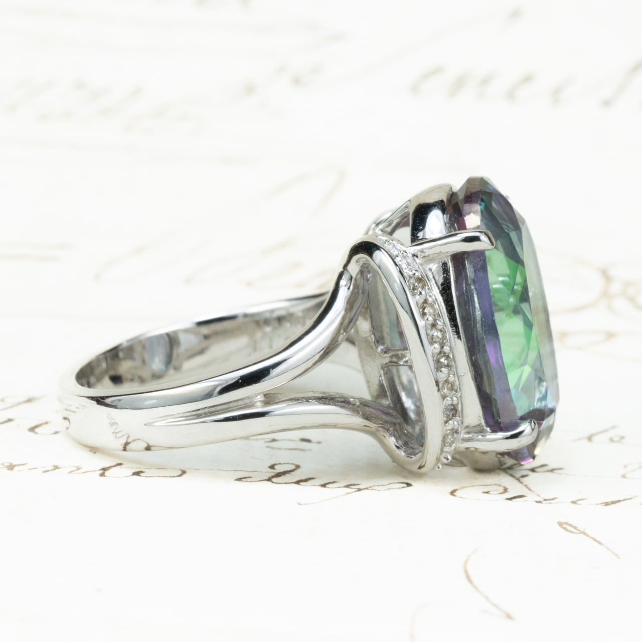 ヴィンテージジュエリー シルバーカラー ホワイトゴールド  K18WG ミスティックトパーズ 11.695ct  ダイヤモンド 0.10ct  OKR00248