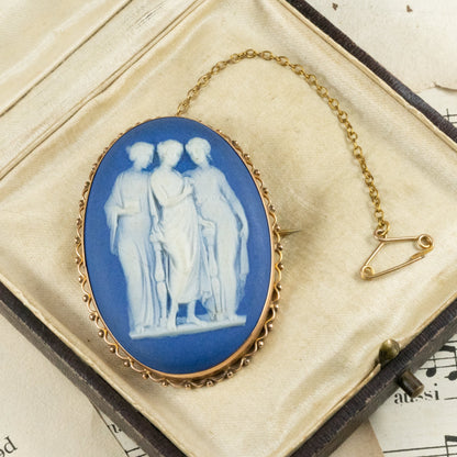 K９イギリス ウエッジウッド wedgwood ヴィンテージ カメオ ブローチ 〜空の青に魅せられて…女神達の語らい〜 MOBR00027