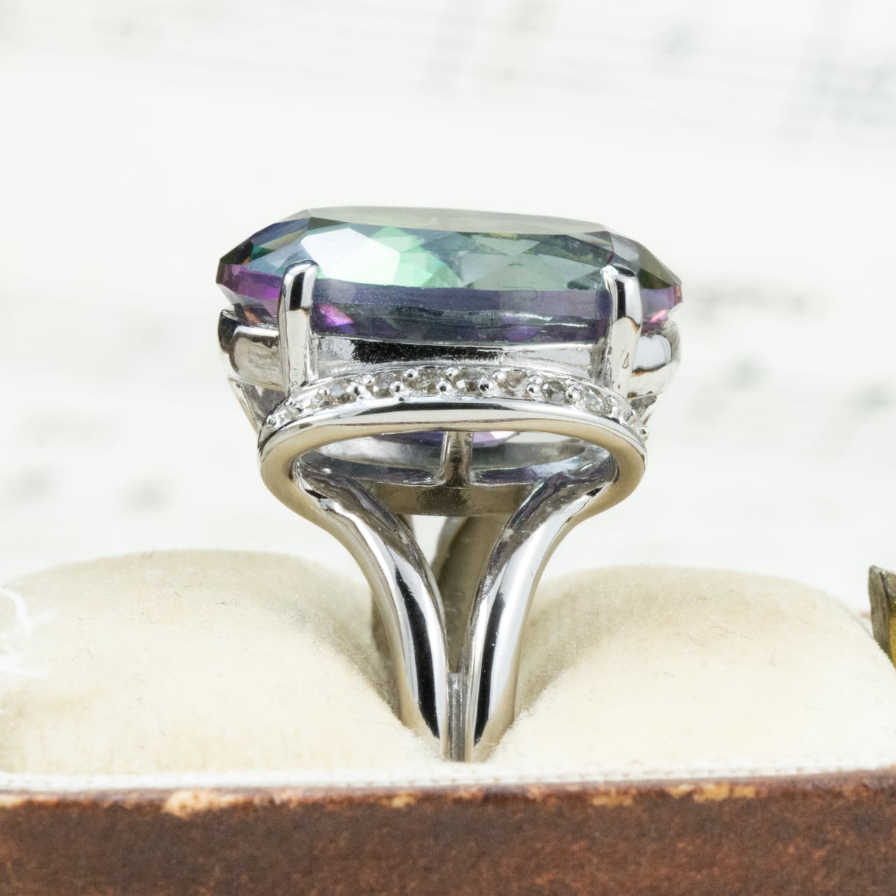 ヴィンテージジュエリー シルバーカラー ホワイトゴールド  K18WG ミスティックトパーズ 11.695ct  ダイヤモンド 0.10ct  OKR00248