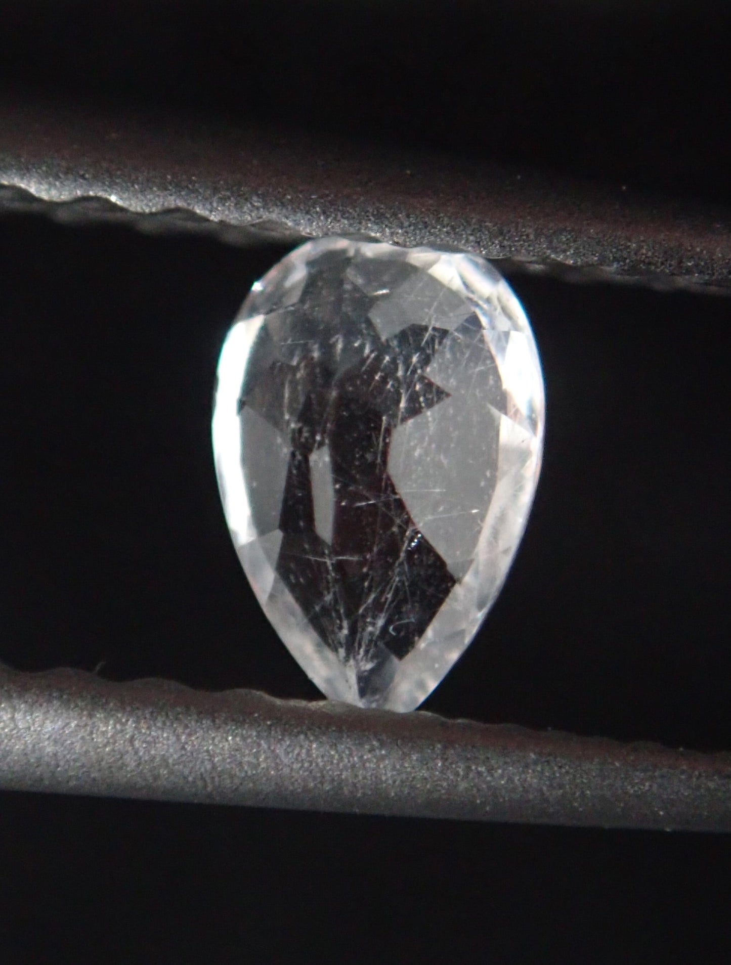 フェナカイト 0.21ct ルース ペアシェイプ 3枚目