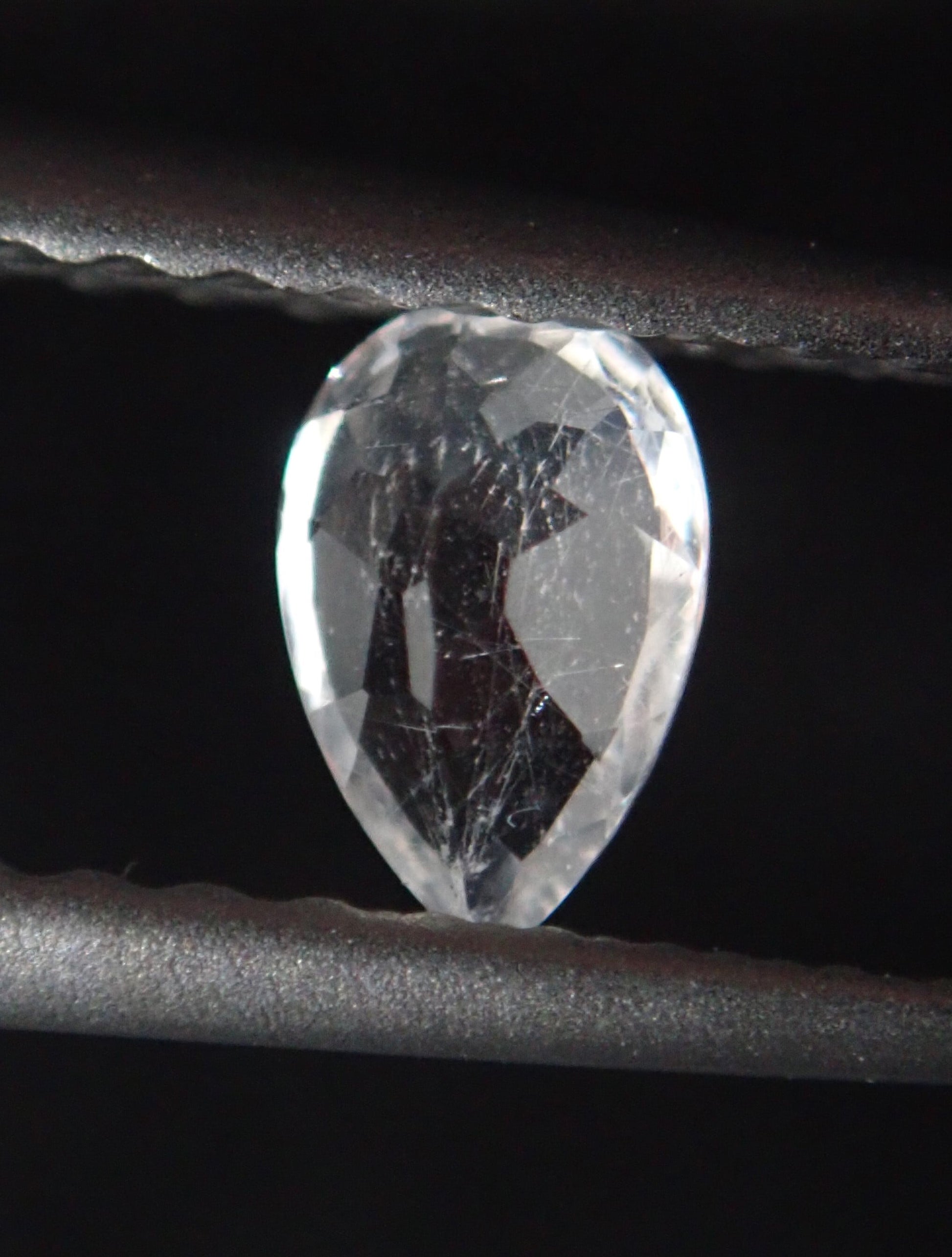 フェナカイト 0.21ct ルース ペアシェイプ 3枚目