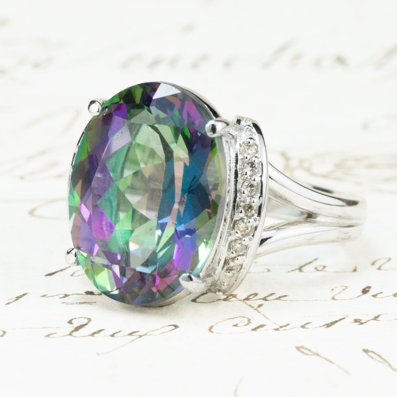ヴィンテージジュエリー シルバーカラー ホワイトゴールド  K18WG ミスティックトパーズ 11.695ct  ダイヤモンド 0.10ct  OKR00248