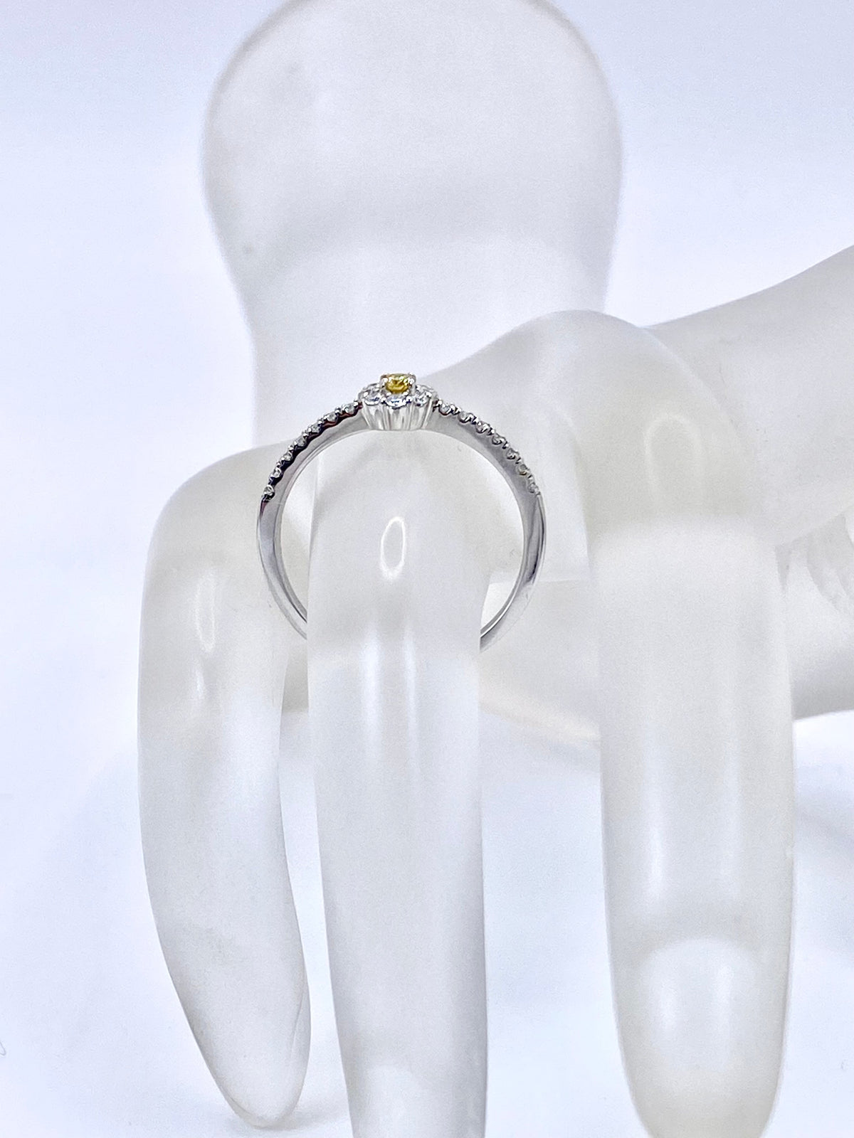 FANCY VIVID YELLOW ダイヤモンド 0.055ct / ダイヤモンド 計0.19ct Pt950 リング 12号【リフレッシュメント(新品仕上げ・補修・洗浄等済)】【3日以内返品可（※カード/キャリア決済の場合）】
