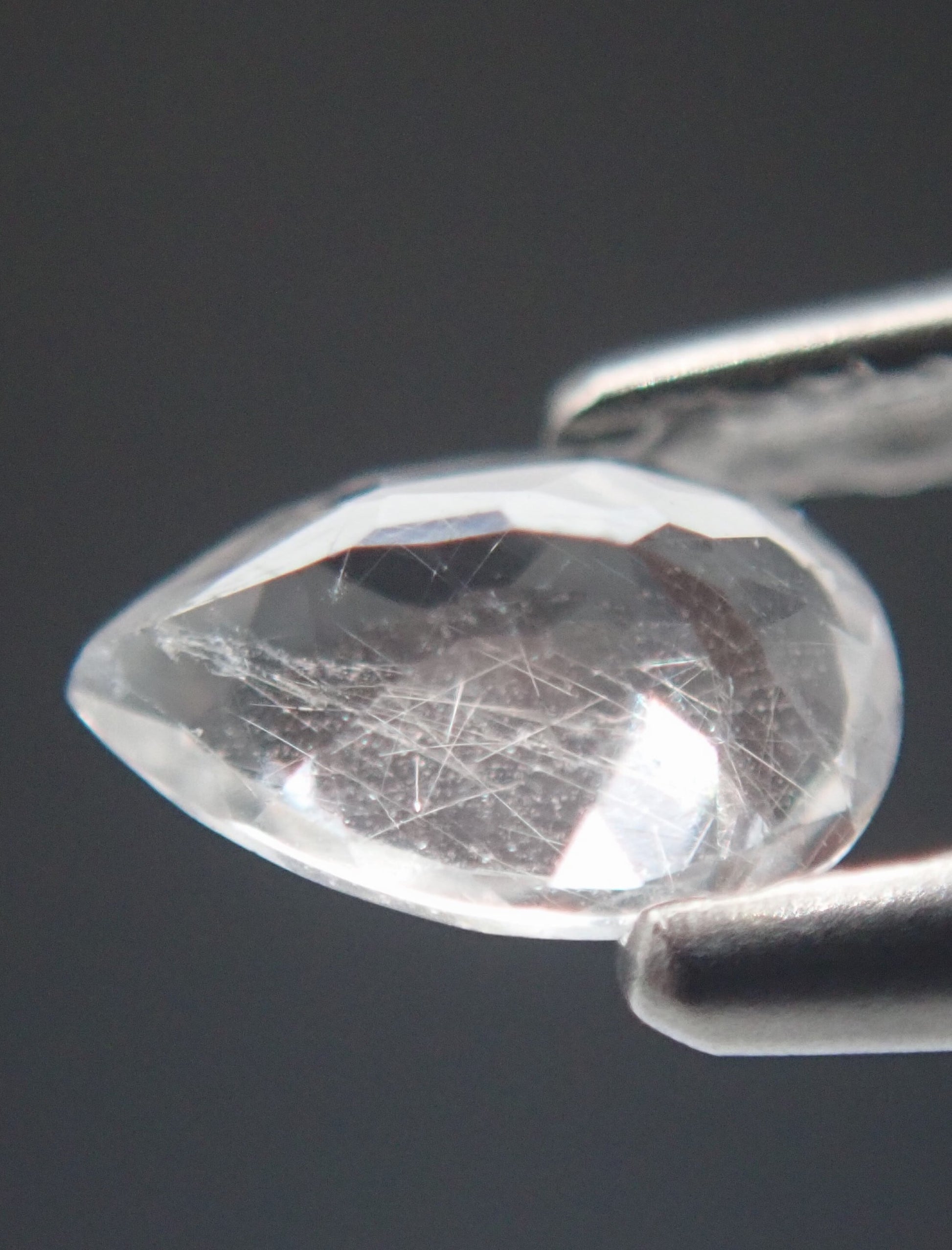 フェナカイト 0.21ct ルース ペアシェイプ 4枚目