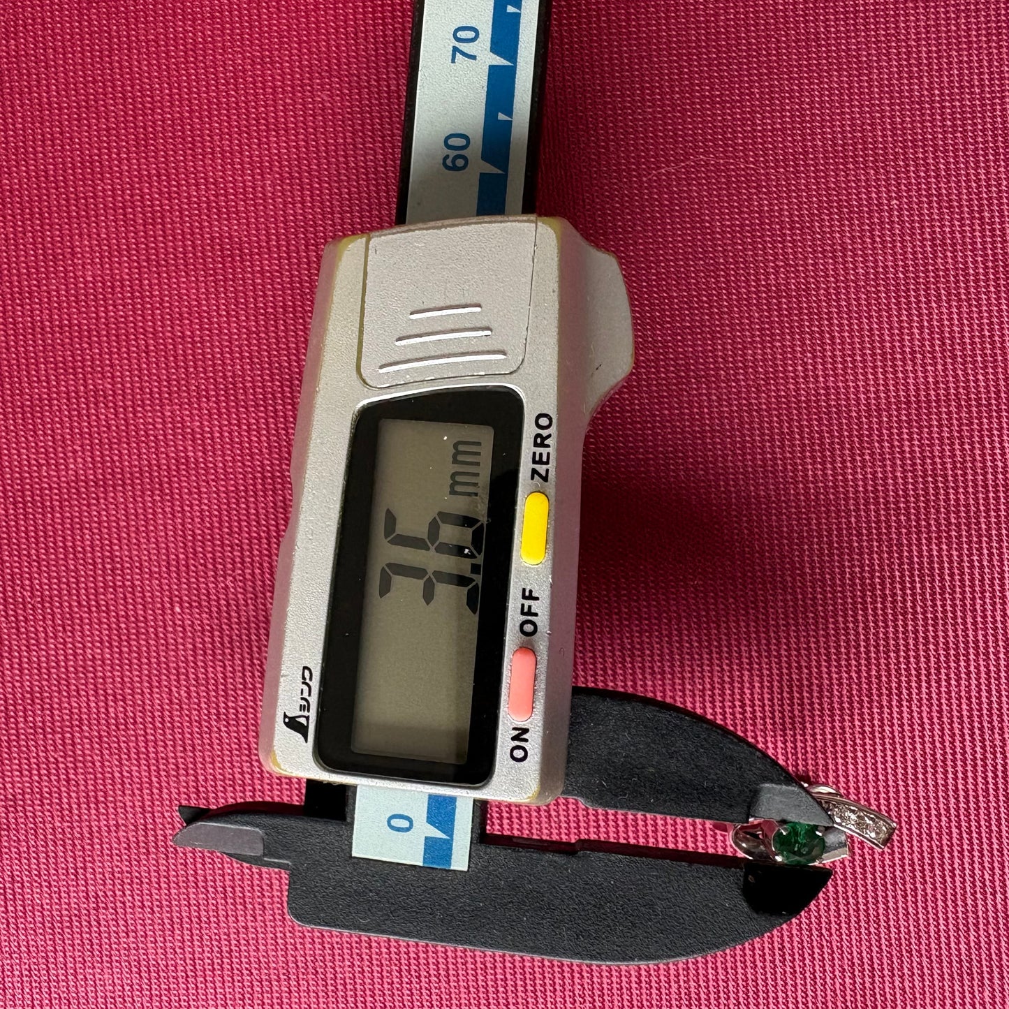昭和レトロ エメラルド ダイヤモンド イヤリング Pt900 プラチナ ヴィンテージ 流線デザイン ミル打ち グリーン 天然石ジュエリー ME00873