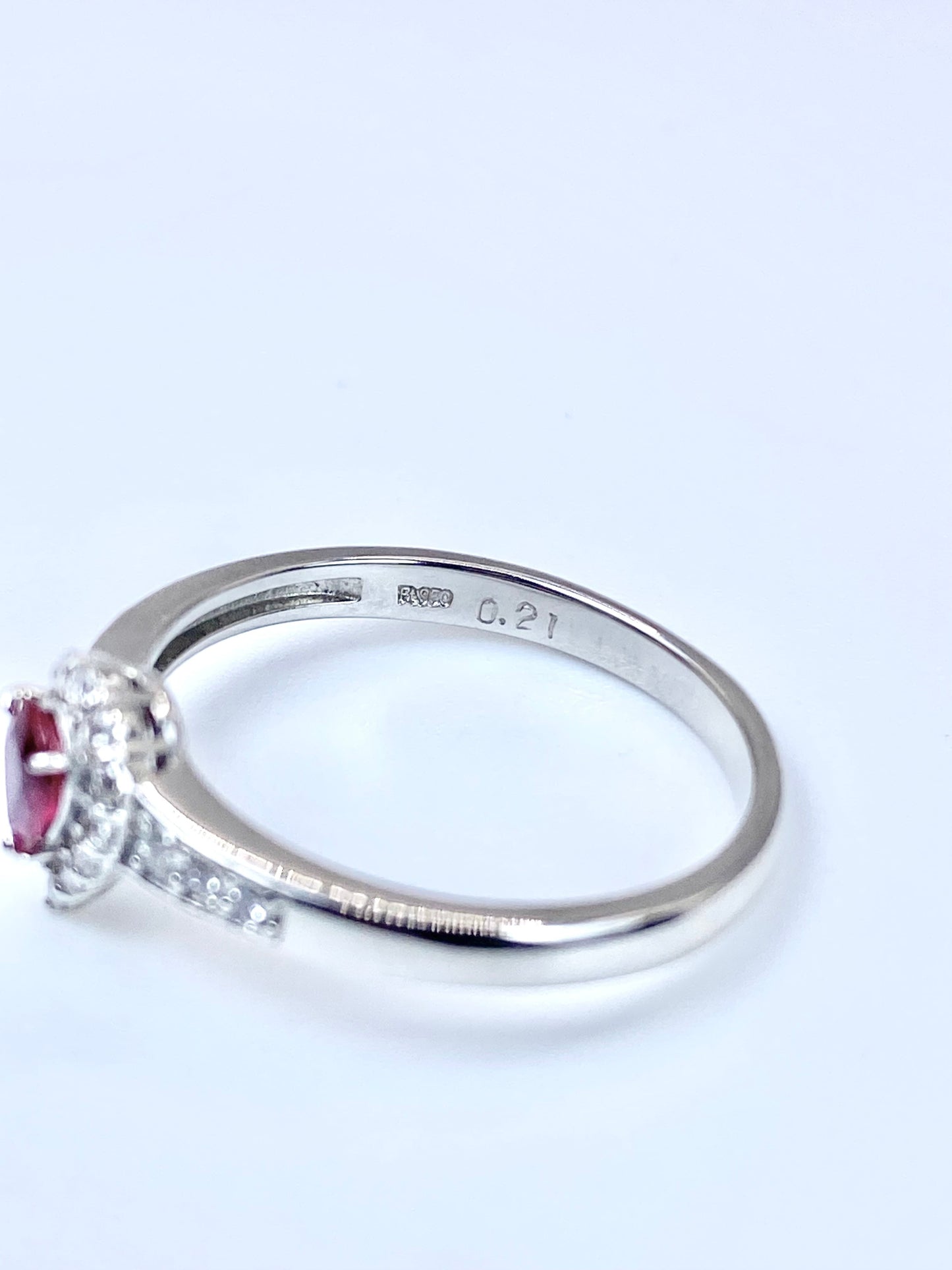 【新品】非加熱ピジョンブラッドルビー 0.21ct / ダイヤモンド 計0.18ct Pt950 リング【新品】【3日以内返品可（※カード/キャリア決済の場合）】