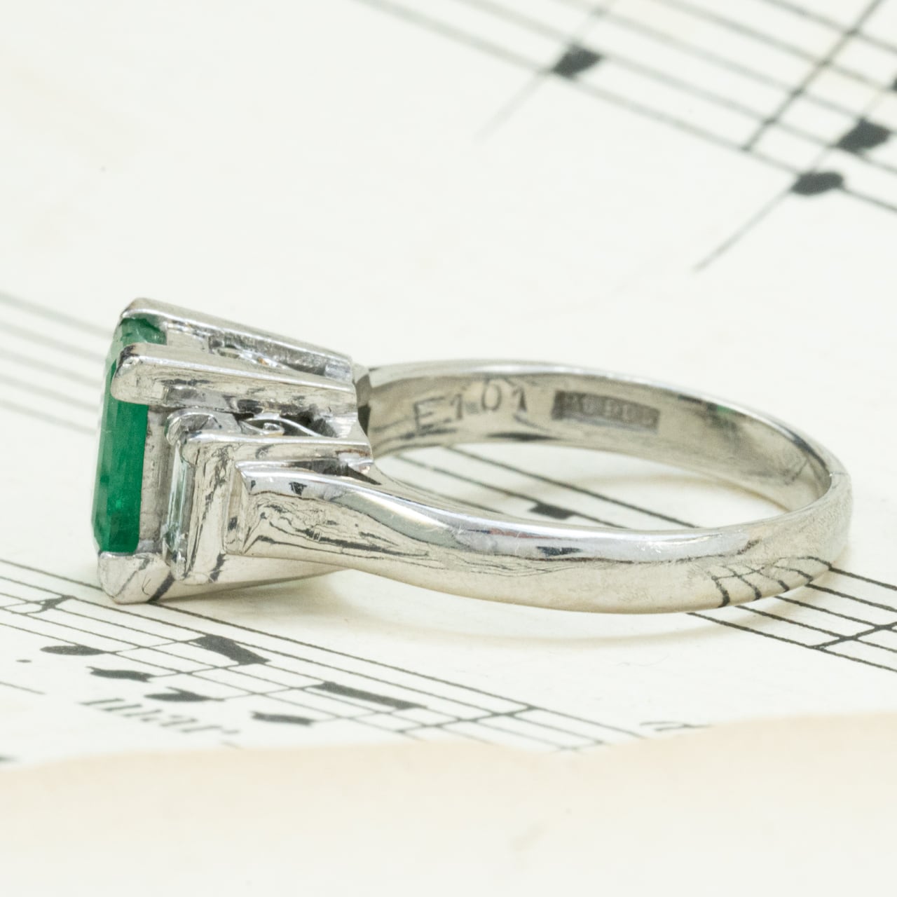 昭和ジュエリー エメラルド ダイヤモンド リング Pt900 1.01ct ヴィンテージ 昭和レトロ 透かしデザイン プラチナ 指輪 MR00777