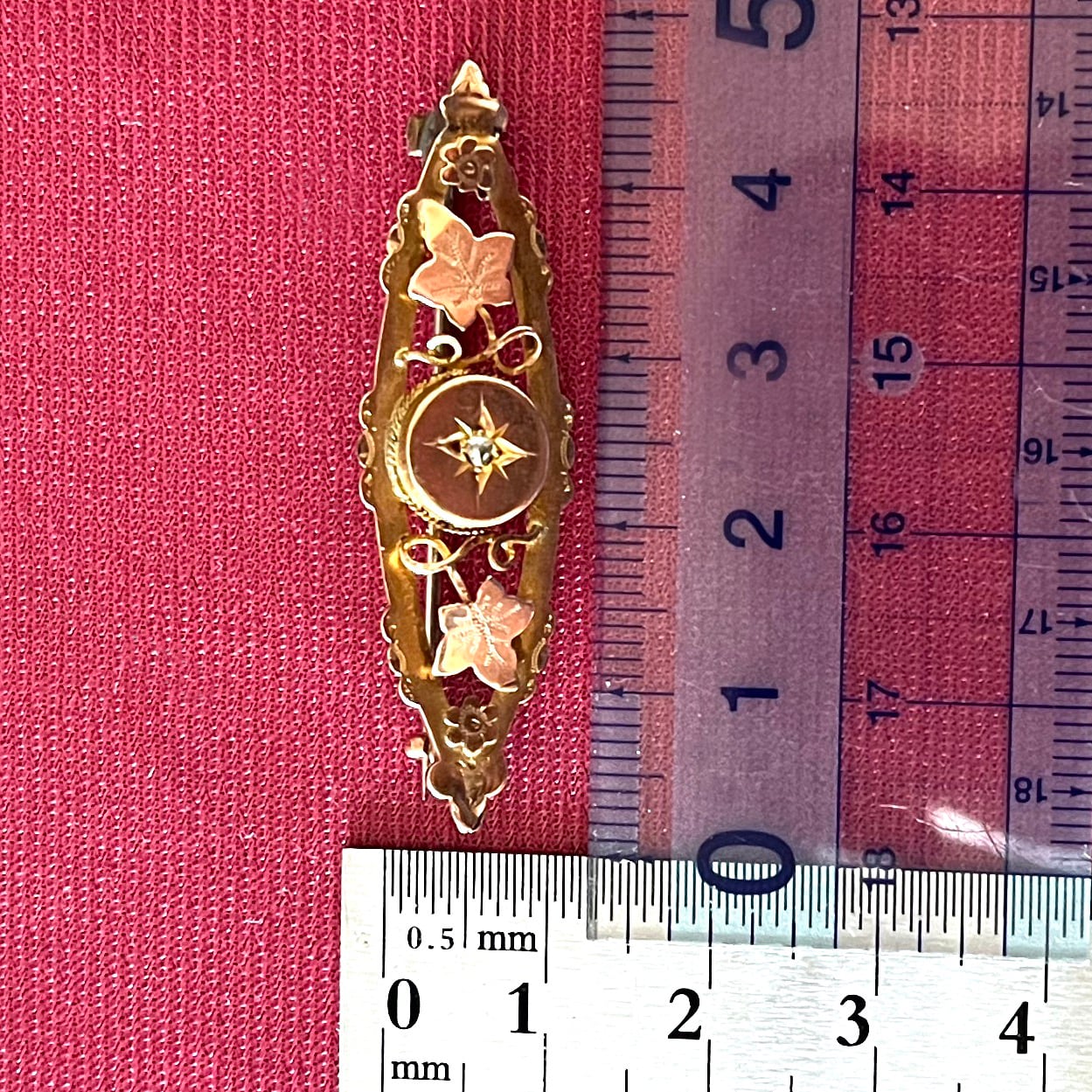 イギリス  アンティークジュエリー ブローチ K9 オールドカットダイヤモンド 1900年 ミレニアム DBR00126