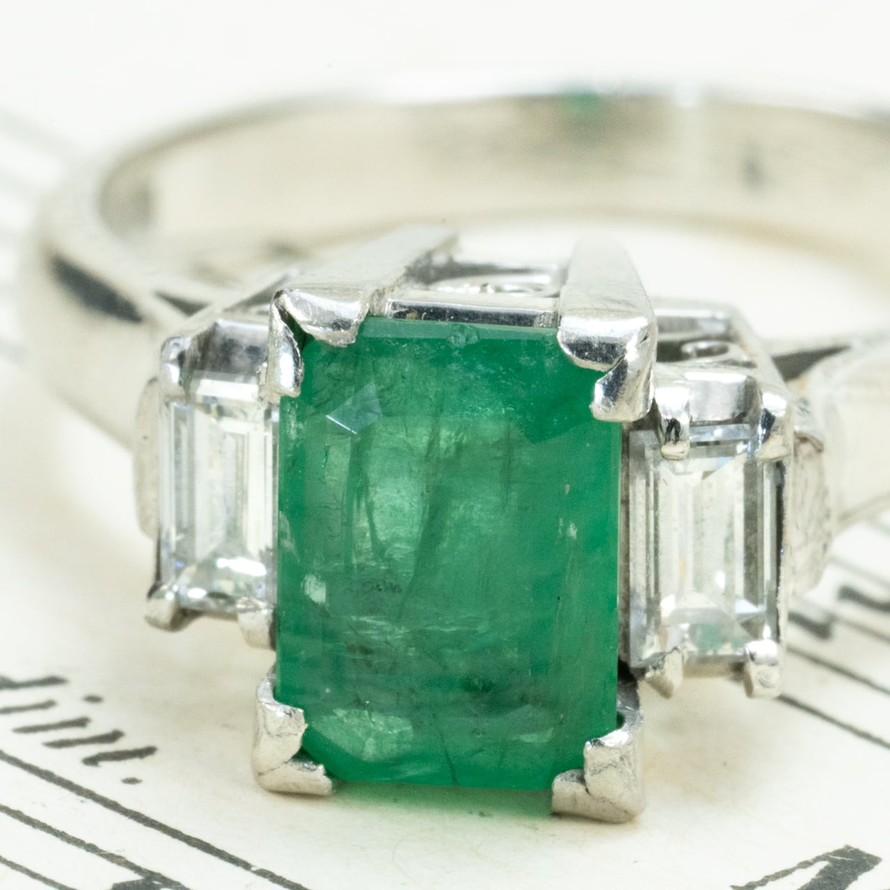 昭和ジュエリー エメラルド ダイヤモンド リング Pt900 1.01ct ヴィンテージ 昭和レトロ 透かしデザイン プラチナ 指輪 MR00777