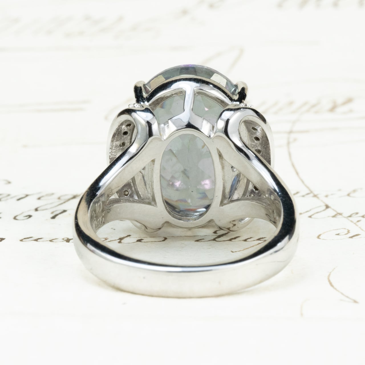 ヴィンテージジュエリー シルバーカラー ホワイトゴールド  K18WG ミスティックトパーズ 11.695ct  ダイヤモンド 0.10ct  OKR00248