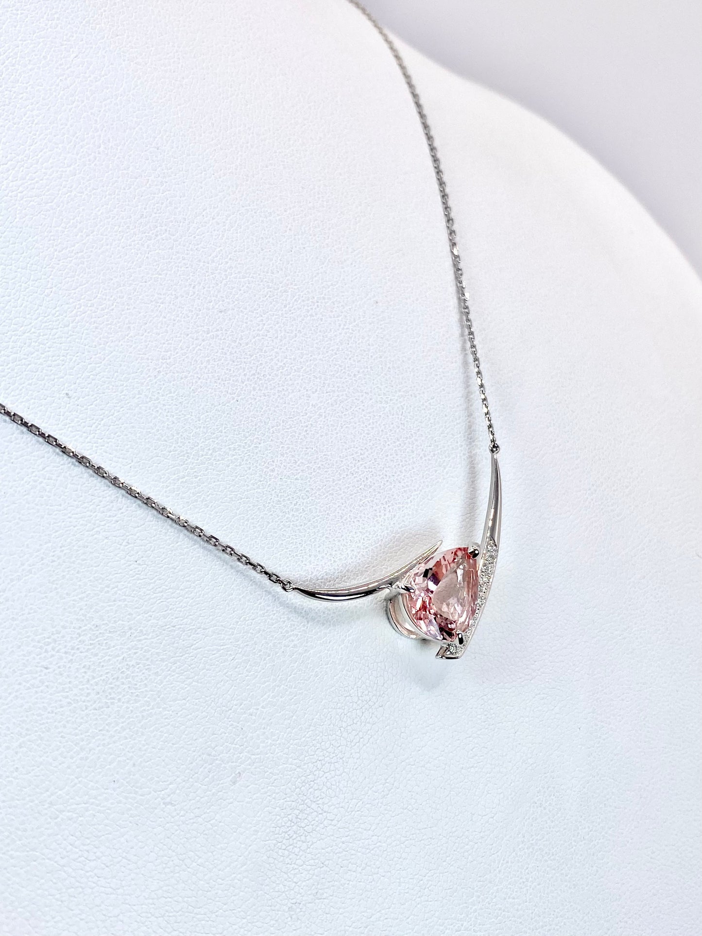 【新品】モルガナイト 4.16ct / ダイヤモンド 計0.08ct Pt900/850 ネックレス【新品】【3日以内返品可（※カード/キャリア決済の場合）】