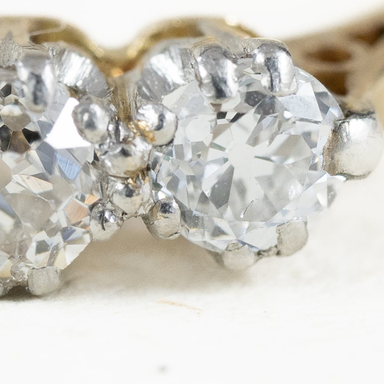 イギリス  アンティークジュエリー 3stone K18 /Pt  ゴールド コンビカラー シンプルデザイン リング オールドカットダイヤモンド 約0.2ct  1900年初頭頃  DR00726
