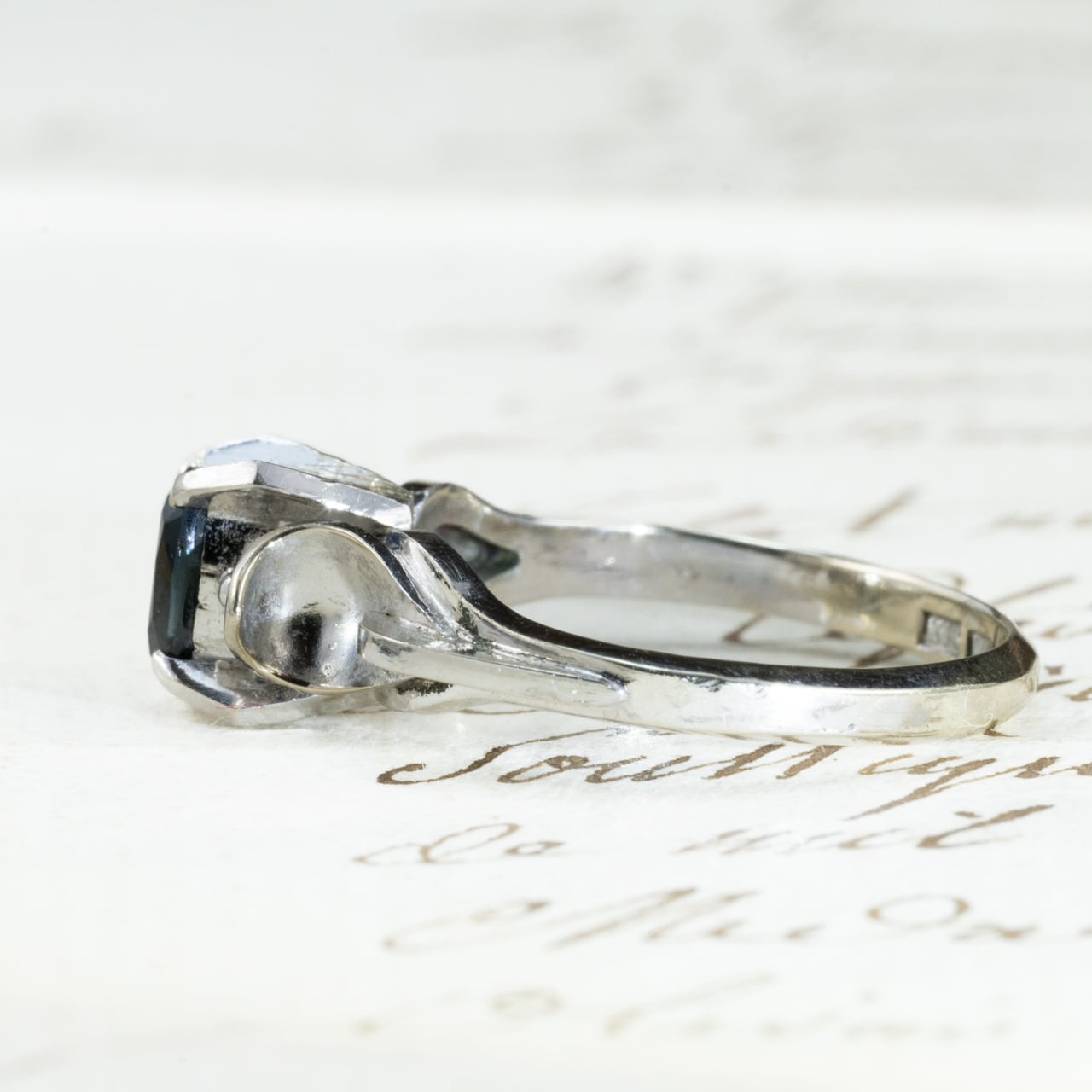昭和ジュエリー サファイアリング 0.52ct K14WG 昭和レトロ 和デコ ヴィンテージ 指輪 青石 クールデザイン MOR00619