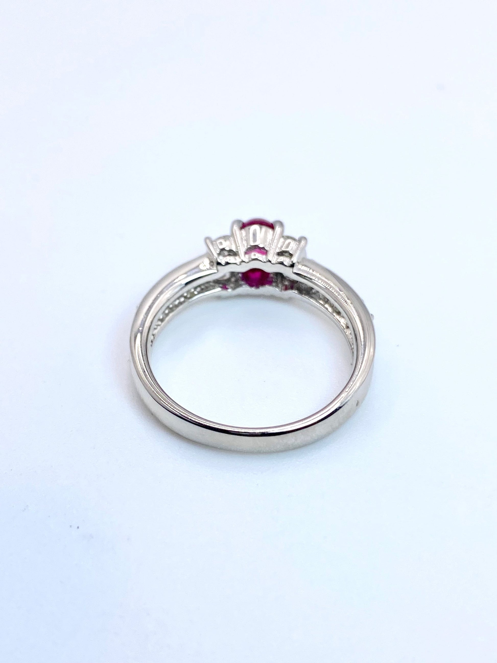 【夏季全体SALE（ジュエリー）~7/31】ルビー（キャッツアイ風）0.71ct / ダイヤモンド 計0.50ct  Pt900 リング 11号【リフレッシュメント(新品仕上げ・補修・洗浄等済)】【3日以内返品可（※カード/キャリア決済の場合）】