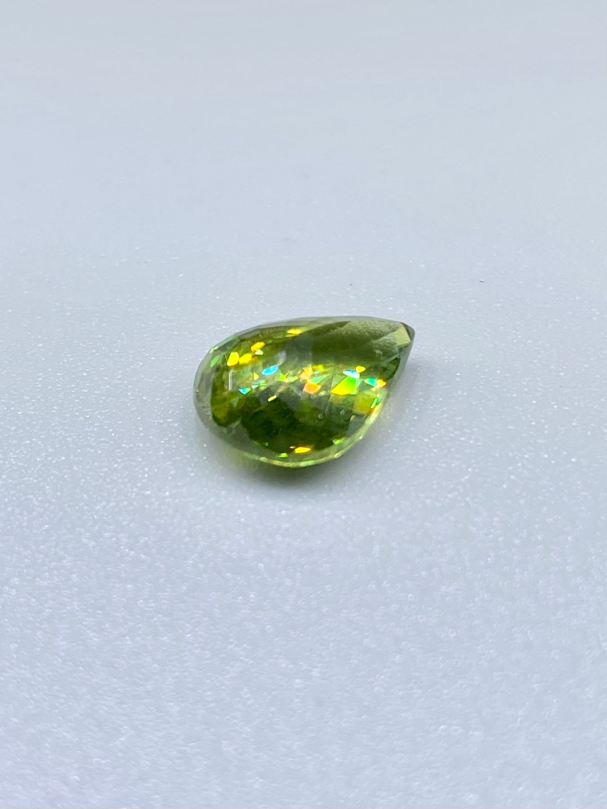 はっきり美しい緑茶系スフェーン 3.29ct ルースペアシェイプ 動画リンク Twitter/Xあり 10枚目