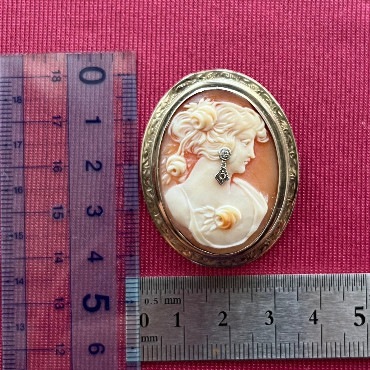 アンティークジュエリー 外国製カメオアビエ 〜可愛らしく揺らめくダイヤモンドの美しさをお楽しみください〜 MOBR00024