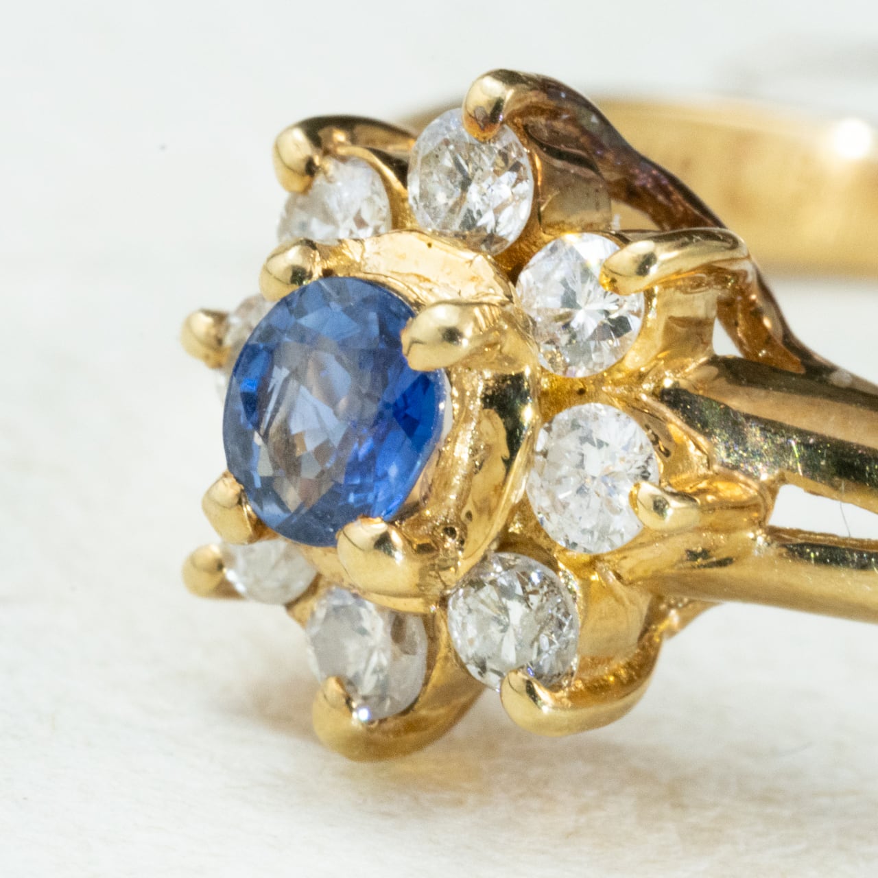 ヴィンテージジュエリー 服部時計店 K18  サファイア 0.17ct  ダイヤモンド 0.2ct クラスター 小花デザイン ゴールド リング 〜楚々とした高原の花のような優しさ〜OKR00245