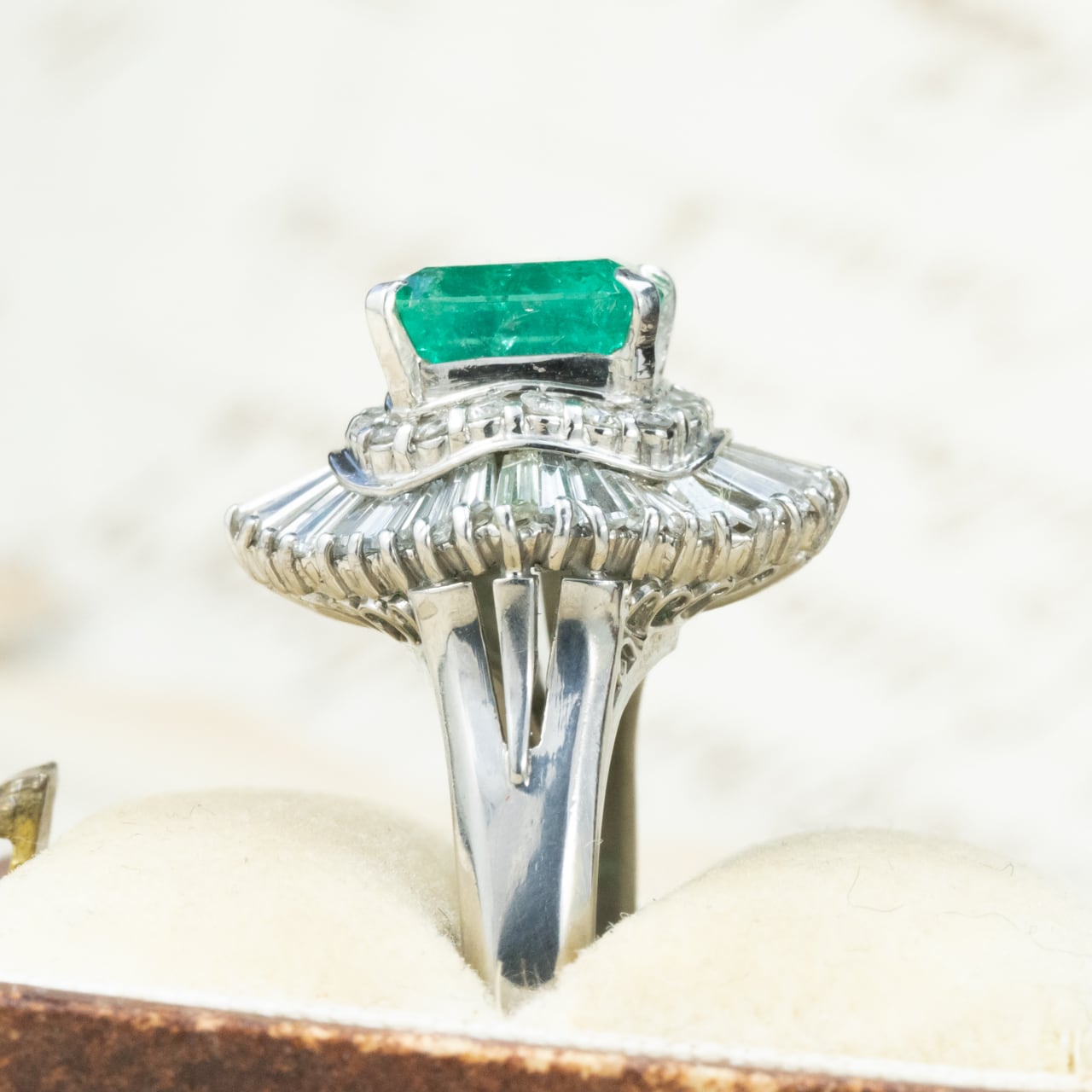 昭和ジュエリー エメラルド ダイヤモンド リング Pt900 1.79ct 1.4ct バレリーナセッティング ヴィンテージ 昭和レトロ MOR00698