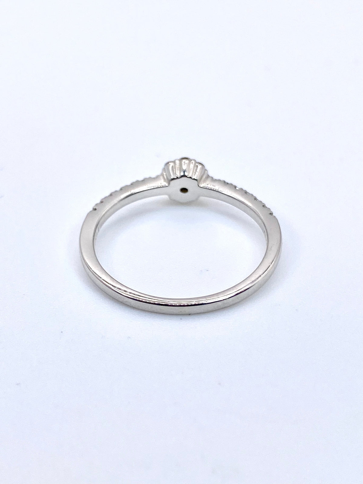 FANCY VIVID YELLOW ダイヤモンド 0.055ct / ダイヤモンド 計0.19ct Pt950 リング 12号【リフレッシュメント(新品仕上げ・補修・洗浄等済)】【3日以内返品可（※カード/キャリア決済の場合）】
