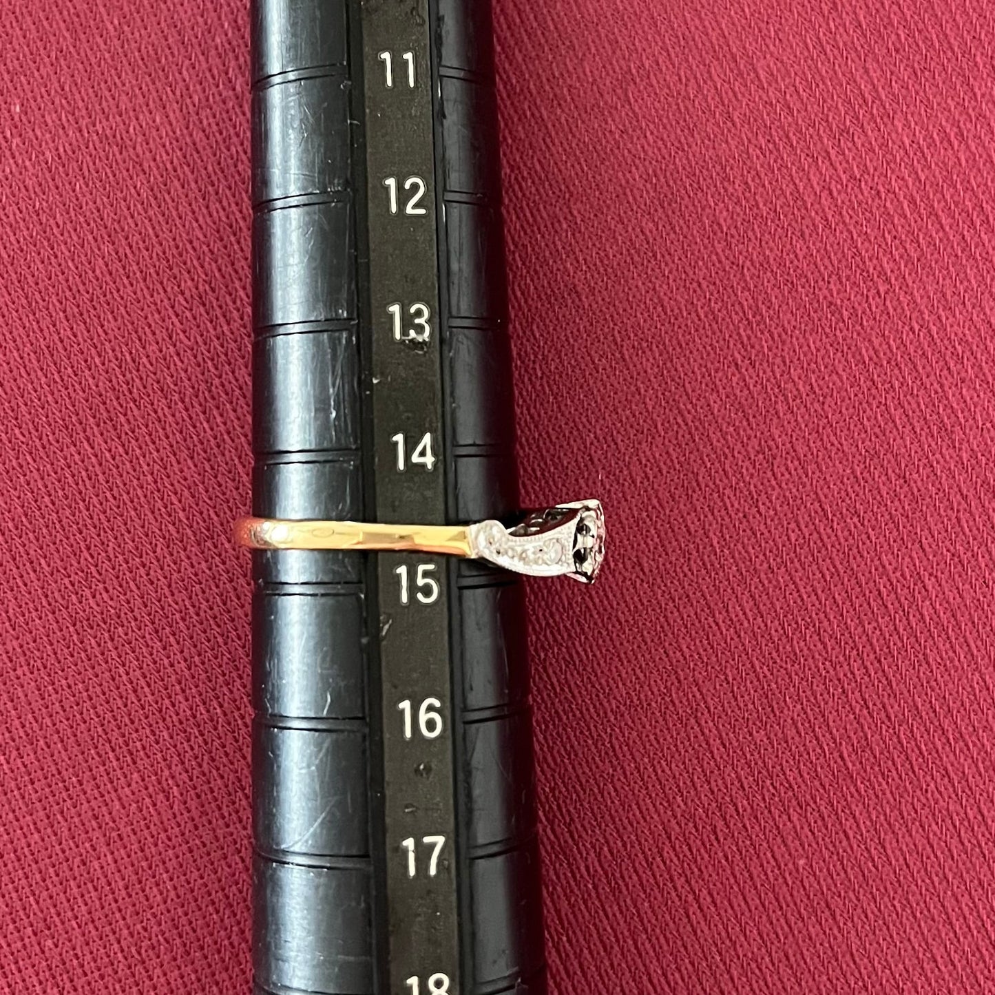 アンティークジュエリー イギリス シングルカットダイヤとブリリアントカットダイヤの美しいヴィンテージリング  K18/ PL 英 1900中頃 ダイヤ3stoneDR00582