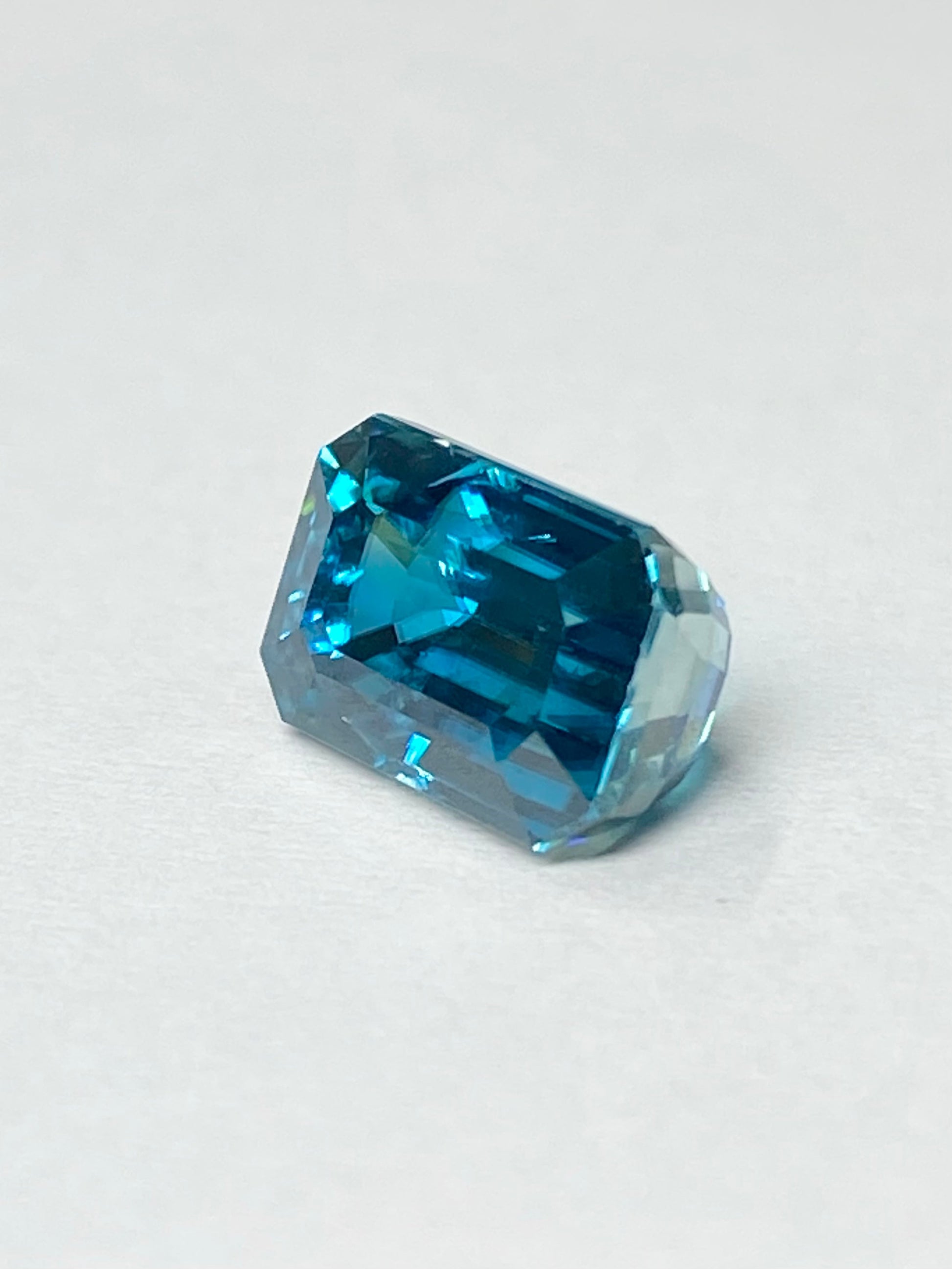 ブルージルコン 4.88ct ルース 2枚目