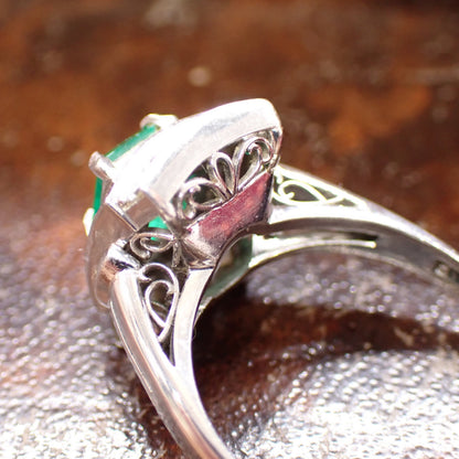 昭和レトロ ヴィンテージジュエリー 透かし 和デコ ザマス デザインリング 指輪 Pt900 エメラルド 0.83ct ダイヤモンド 1.3ct シルバーカラー MOR00699