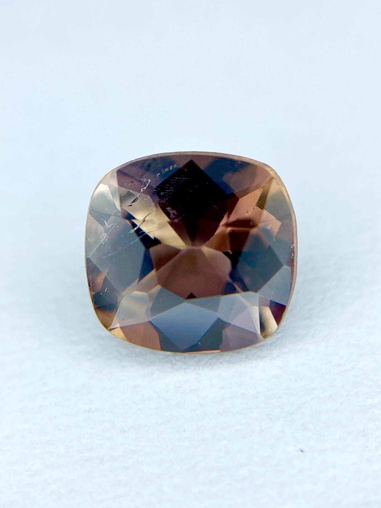 アキシナイト 0.68ct ルース