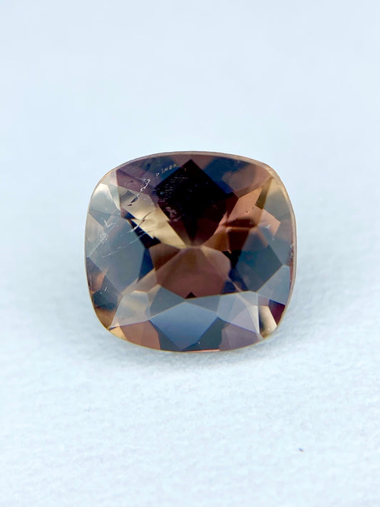 アキシナイト 0.68ct ルース