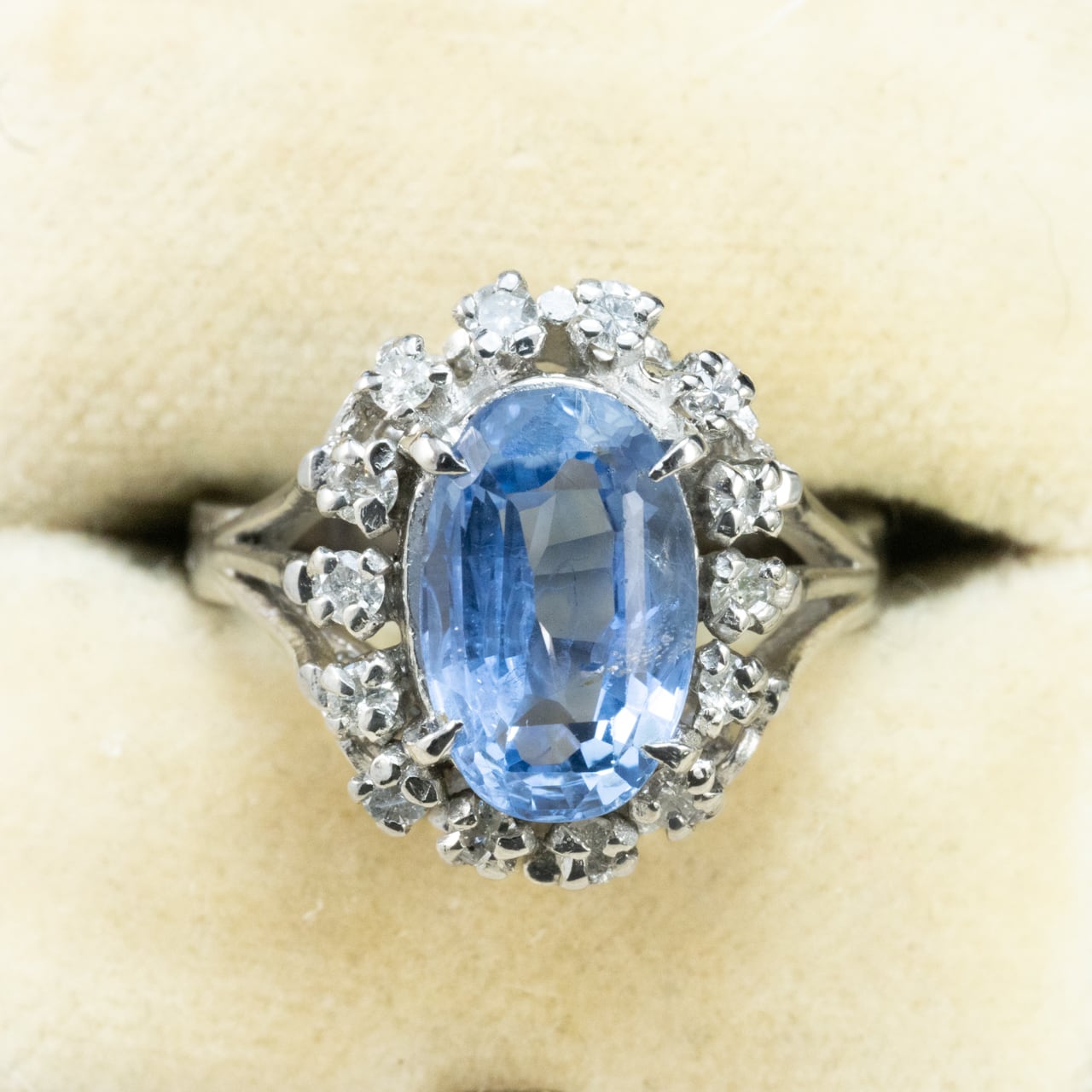 Pt900 昭和ザマスリング 非加熱ブルーサファイヤ 3.903ct ダイヤモンド0.35   〜遥か遠き氷の国のご令嬢リング〜OKR00249