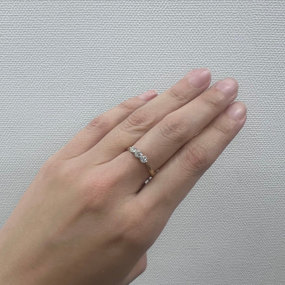 イギリス  アンティークジュエリー 3stone K18 /Pt  ゴールド コンビカラー シンプルデザイン リング オールドカットダイヤモンド 約0.2ct  1900年初頭頃  DR00726