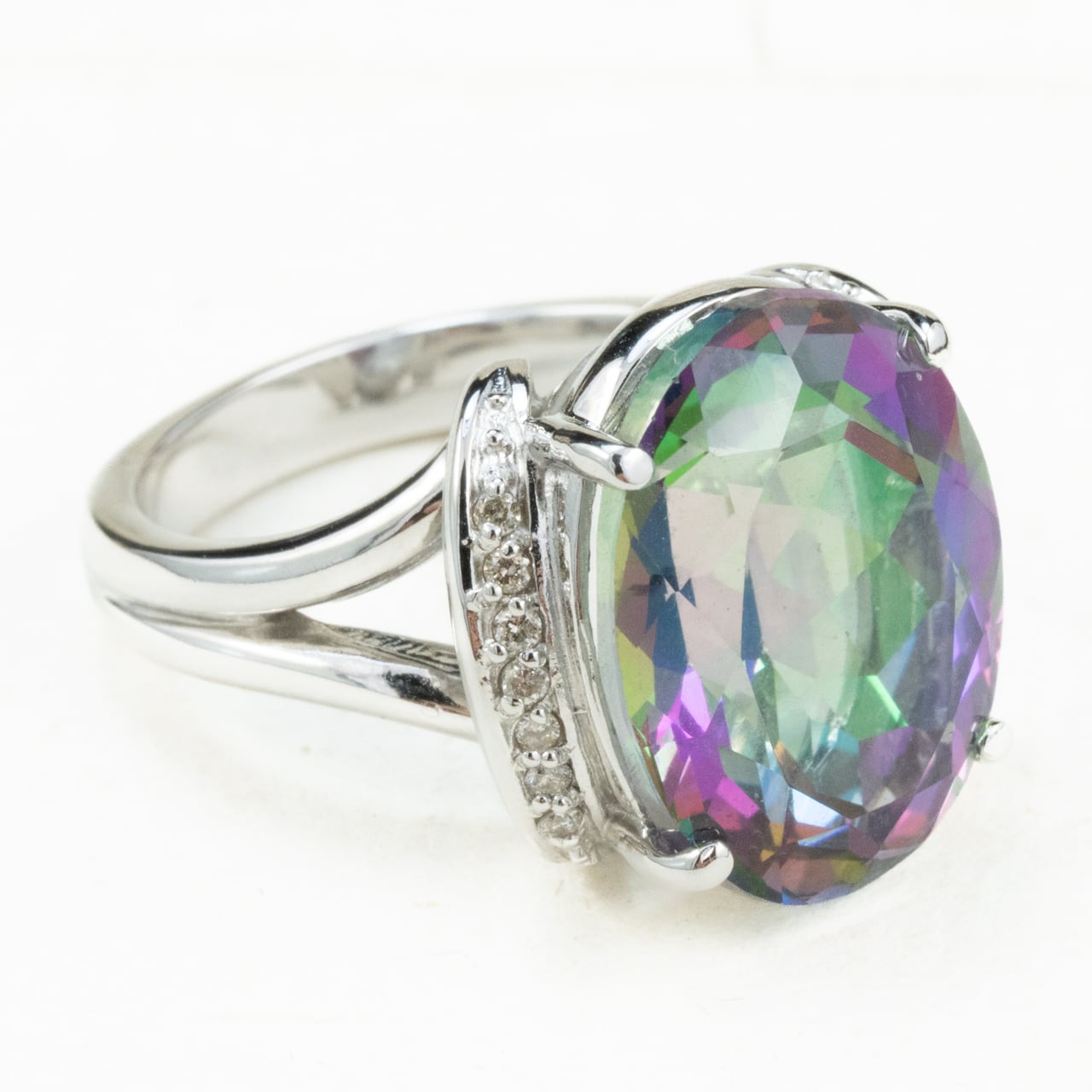 ヴィンテージジュエリー シルバーカラー ホワイトゴールド  K18WG ミスティックトパーズ 11.695ct  ダイヤモンド 0.10ct  OKR00248