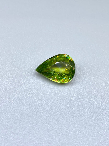はっきり美しい緑茶系スフェーン 3.29ct ルースペアシェイプ 動画リンク Twitter/Xあり 2枚目