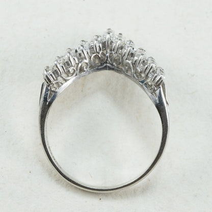 【日本の作品】ヴィンテージ 昭和ジュエリー Pt900 ダイヤモンド 0.7ct V字シェイプ 透かし レトロ デザイン シルバーカラー リング OKR00205